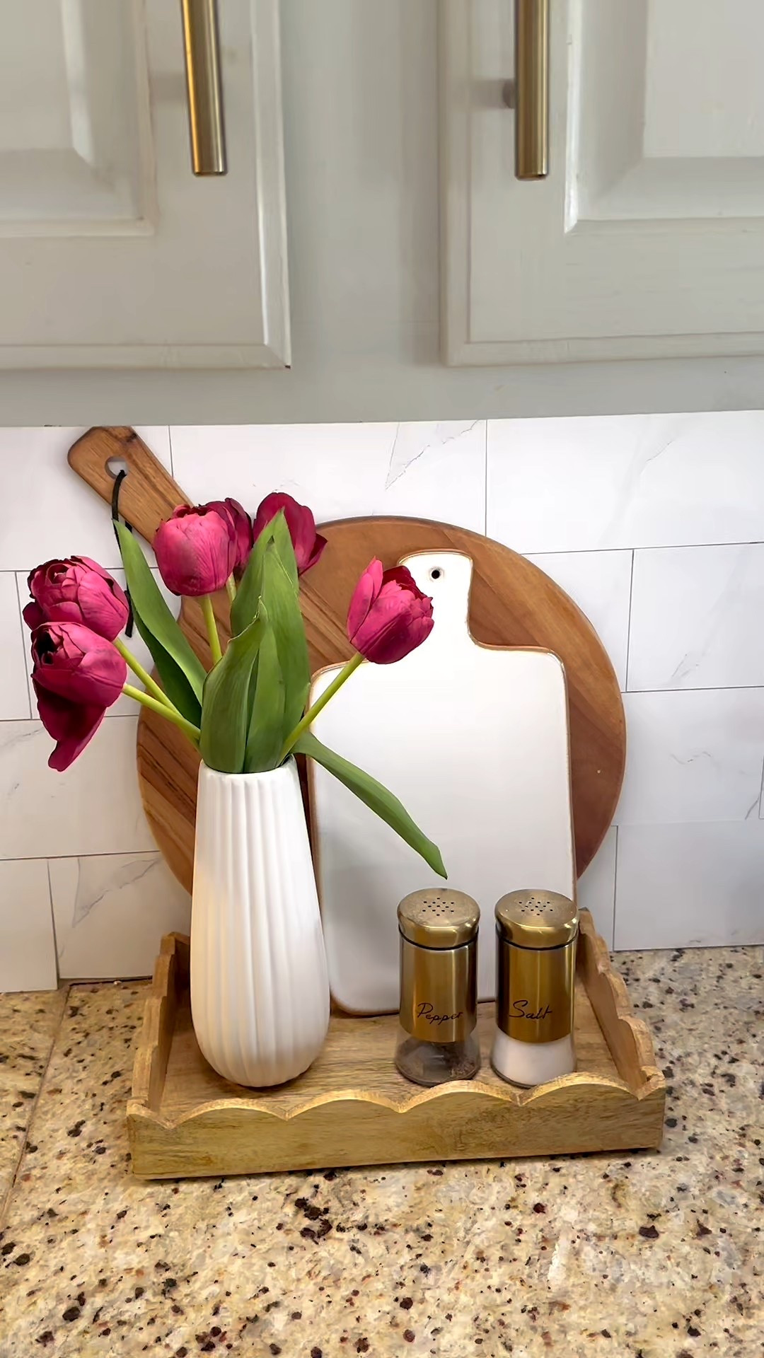 Serve in style 🤍✨ MJ Home’s Ceramic Cheese Tray is the entertaining essential you’ll reach for again and again. With its smooth ceramic finish and classic silhouette, it’s perfect for cheeses, charcuterie, and all your favorite little bites—from casual snacking to hosting in style.

🧀🍇 Ready to elevate your next spread?

Follow me for more home finds + decor you’ll love! 🏡💛 

#homedecorfinds
#entertainingathome
#charcuterieboard
#kitchenessentials
#hosting 

#LTKfoodie #LTKHome #LTKValentine