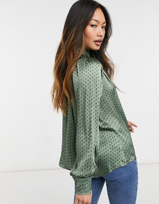 Fashion Union pussybow relaxed blouse with puff sleeves in diamond spot | ASOS (Global)