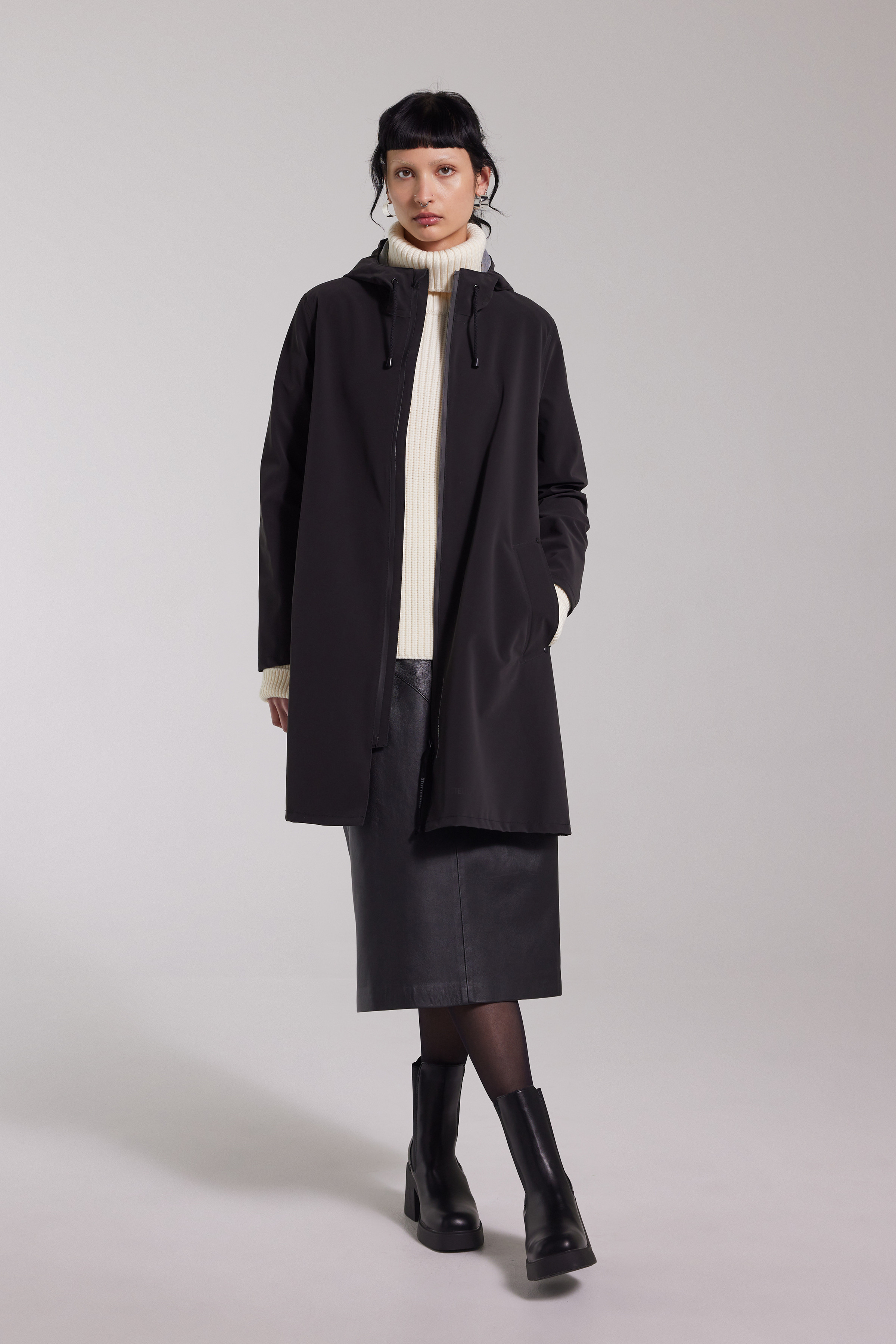 Mosebacke Lightweight Matte Zip Raincoat Black  | STUTTERHEIM US | Stutterheim