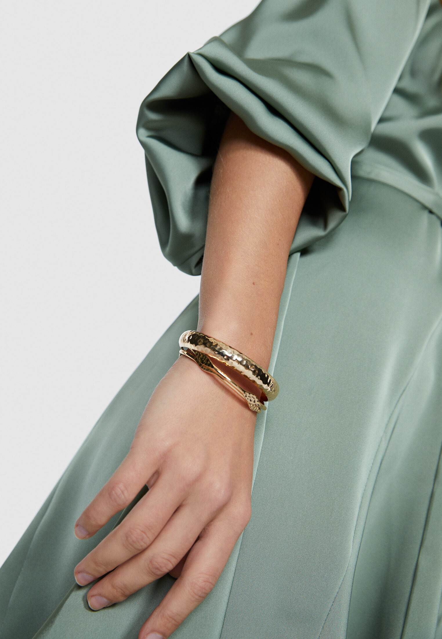 Set of 3 textured round rigid arm cuffs - Women's Fashion Jewellery | Stradivarius United Kingdom | Stradivarius (UK)