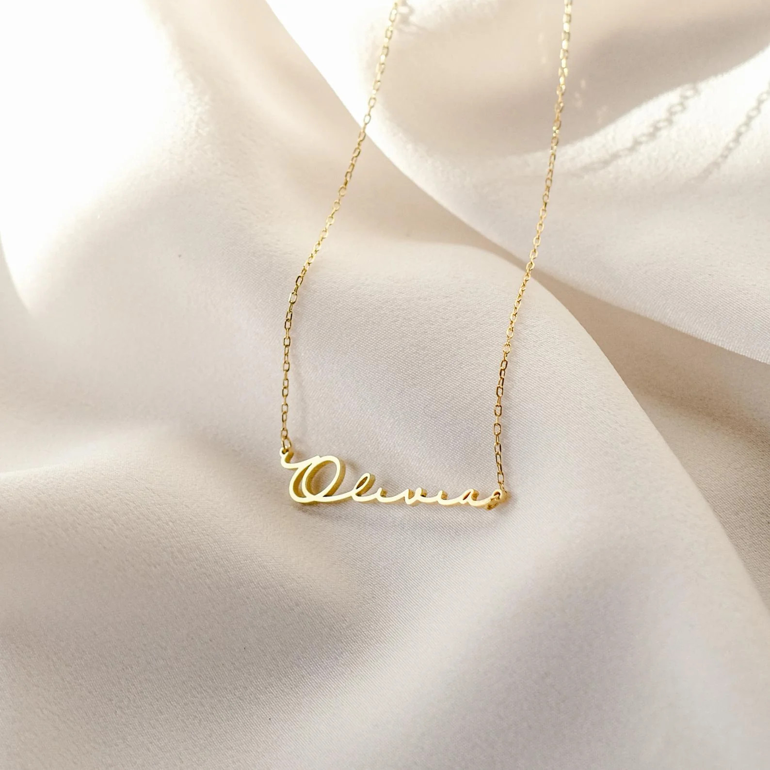 Minimal Name Necklace | Caitlyn Minimalist | Caitlyn Minimalist