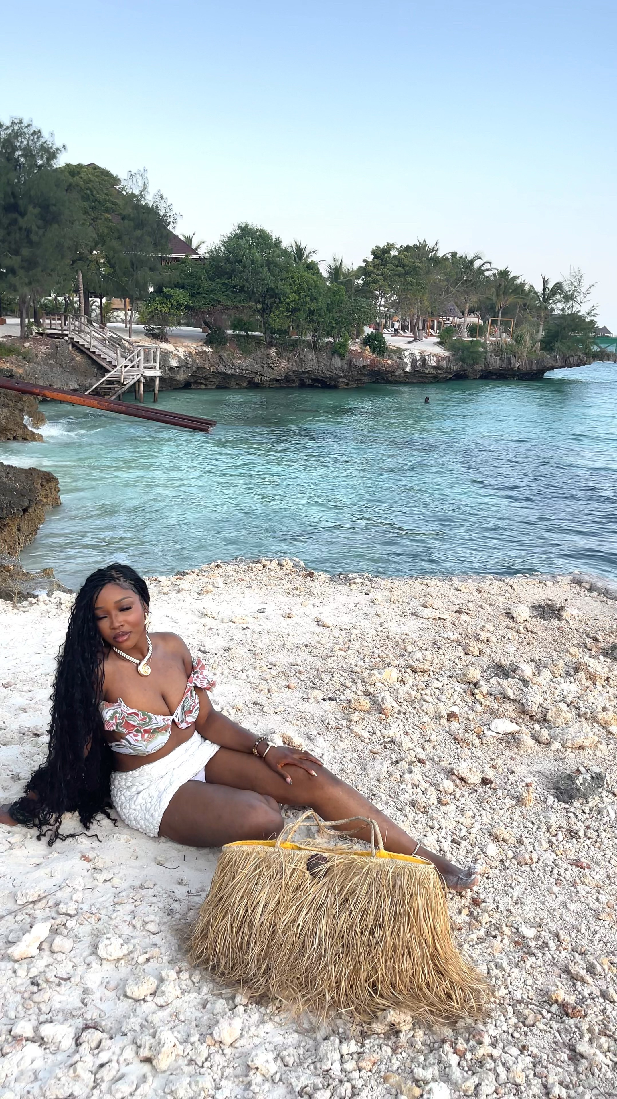 The perfect beachside resort set @andreaiyamah

#LTKswim