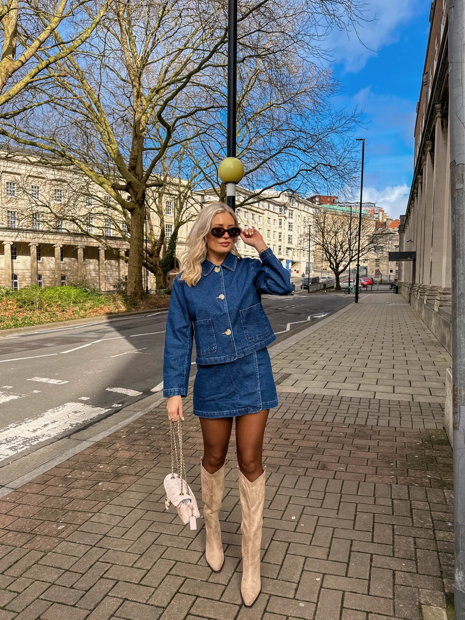 A double denim moment 🌸🖤

Denim co ord, spring outfit, hm new in, outfit inspo 
