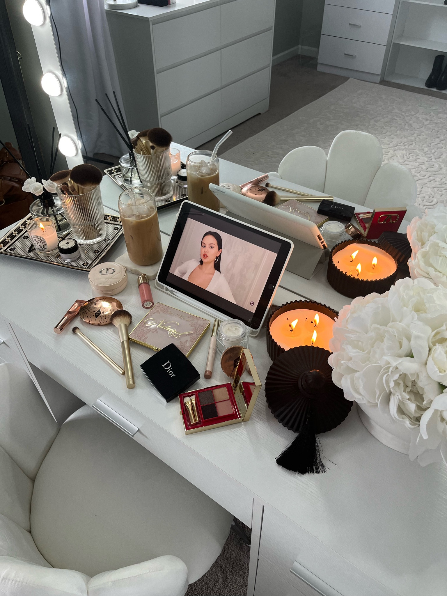 Getting ready > going out 💋💄✨

Makeup, vanity, amazon home, amazon home finds, beauty, self care, get ready with me, GRWM, girly girl, aesthetic 

#LTKbeauty #LTKfindsunder50 #LTKhome