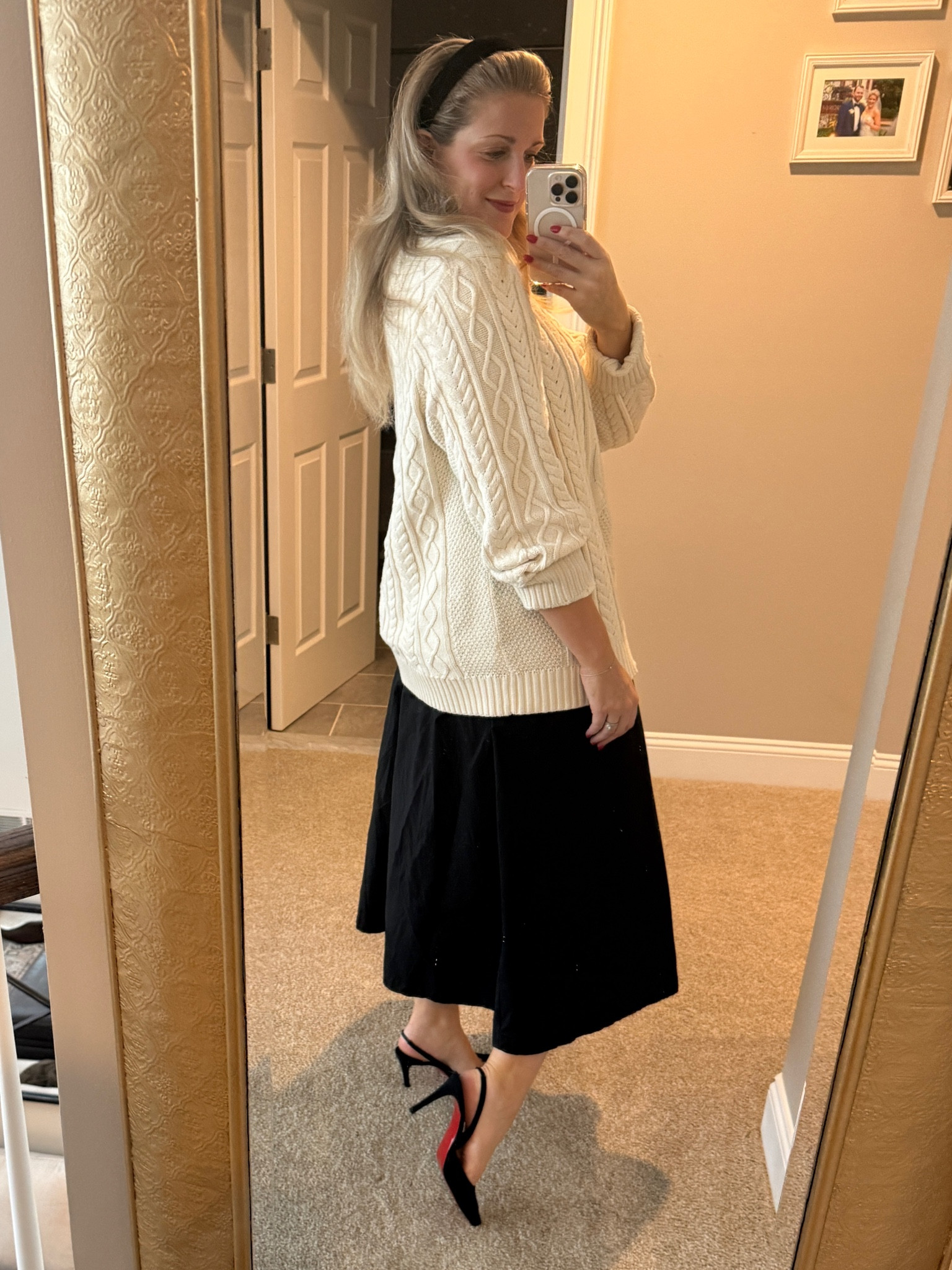 Cozy and festive 

#LTKHoliday #LTKShoeCrush #LTKSeasonal