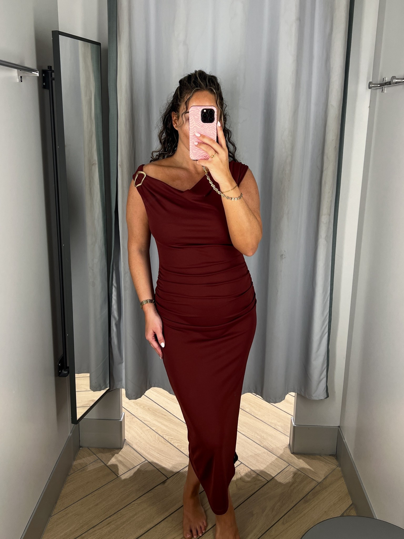 Another gorgeous new in piece in H&M this morning!! Would be lovely for a wedding or an evening holiday outfit!

I’m a UK size 10, 5ft4 and I’m wearing a size SMALL but think I’d prefer a medium! 

Wedding guest dress, holiday outfit, summer outfit, dresss

#LTKwedding #LTKsummer #LTKdresses