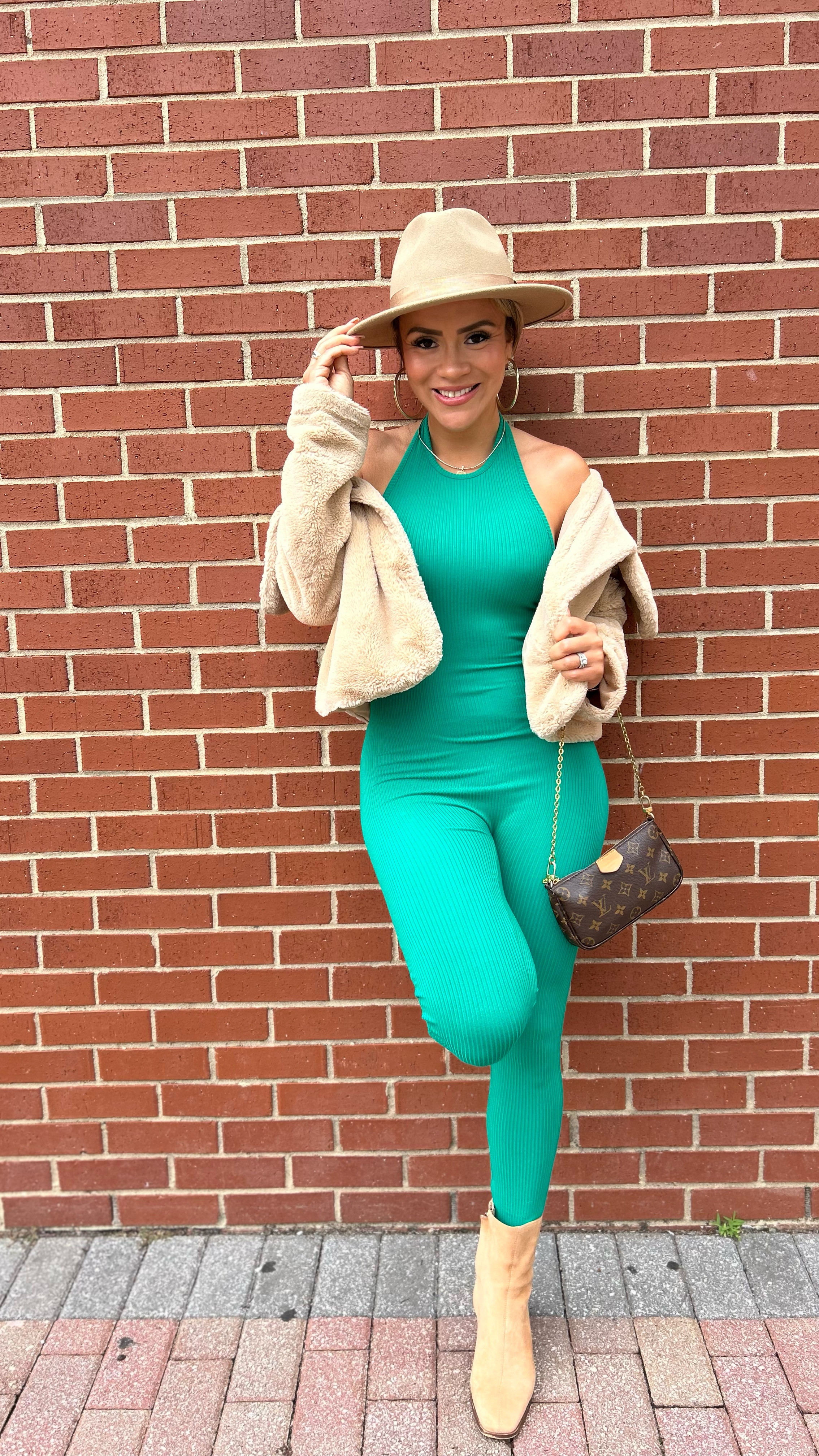 GRWM for Mother’s Day styling this super soft, comfy and sexy jumpsuit from @fashionnova ! 😻

If you want the links to all the pieces check out my Link in my bio or send me a DM and I’ll send it to you 🫶🏼

#fashiongram #fashionnova #jumpsuit #grwm #reels #transitionreels #fashion #style