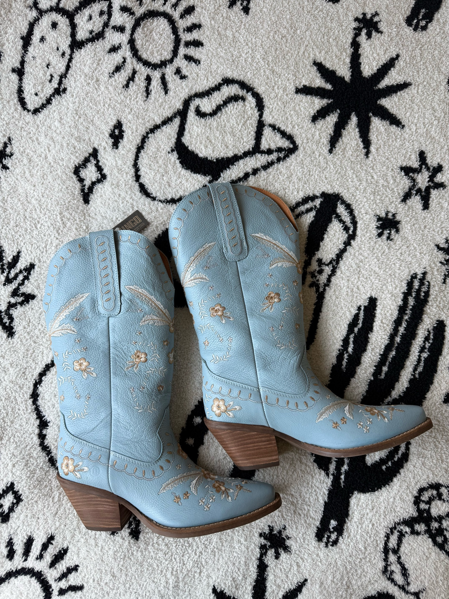 Perfect spring cowboy boot 🩵 linked similar styles/colors

#LTKSeasonal #LTKStyleTip #LTKShoeCrush