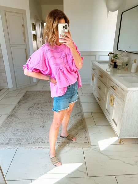 Wearing a small in the brunchin’ babes pink peplum top. Use code Shalia for 20% off. 