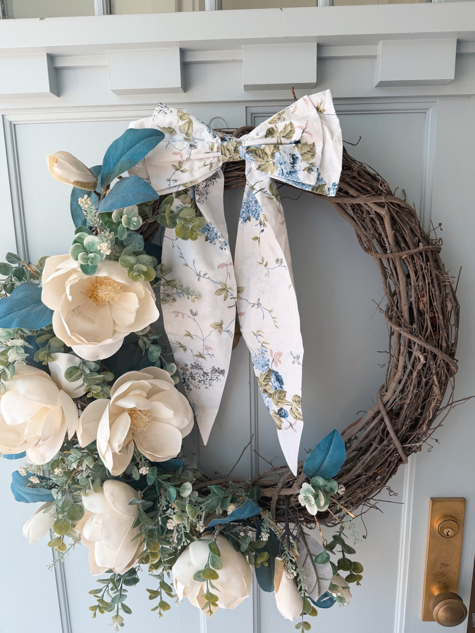 Added this bow and it’s making the wreath extra 

#LTKSeasonal #LTKHome