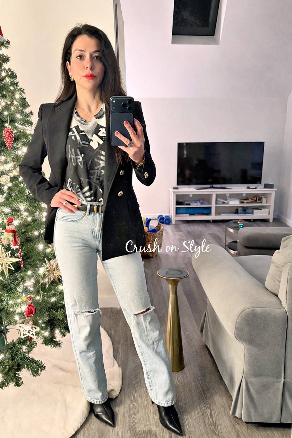 This blazer is a must have classic that you would wear for years, great investment piece and LOVE these jeans ON SALE! 

#LTKdayinmylife #LTKSaleAlert #LTKootd