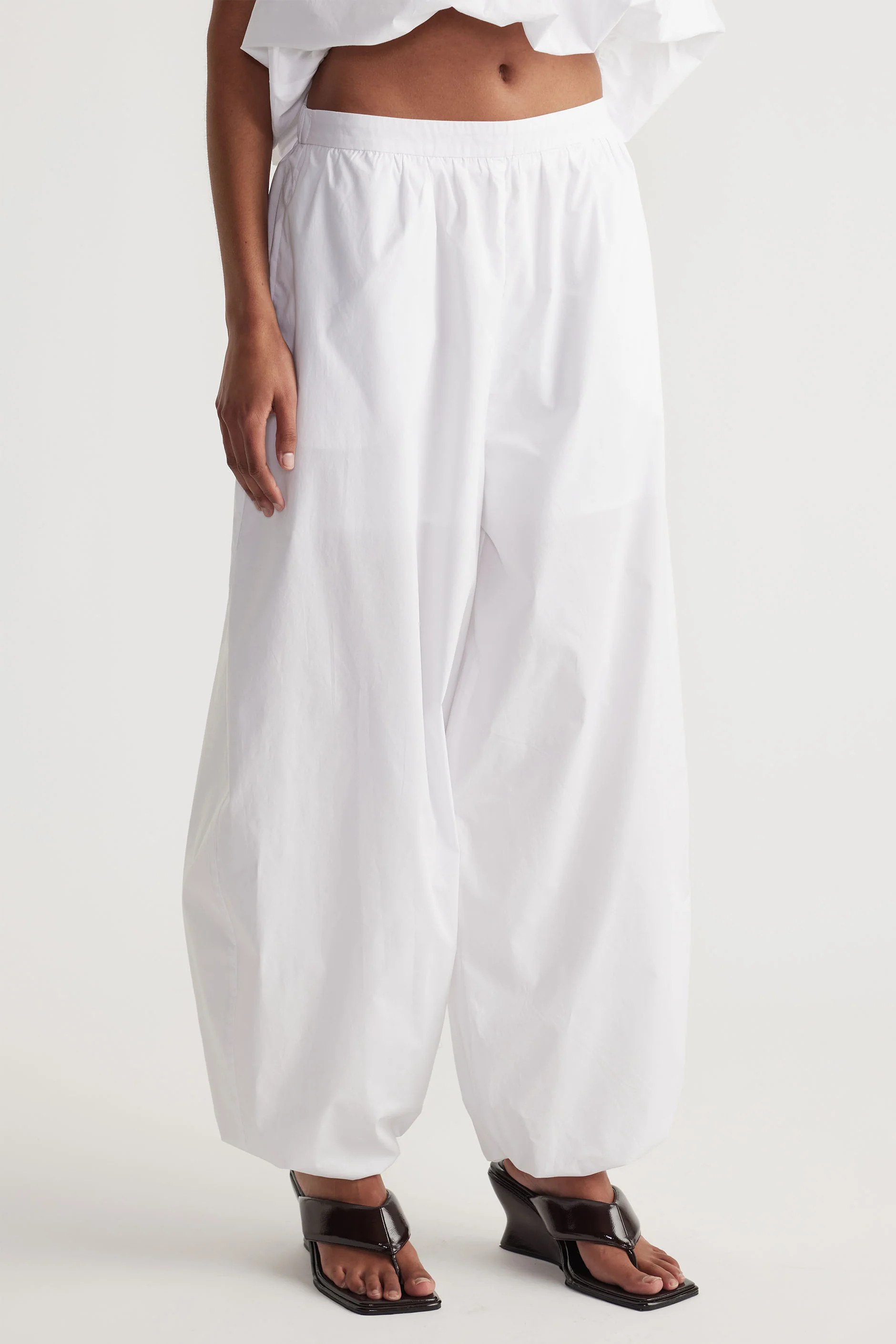 Rey Cotton Balloon Pant - White | DECJUBA