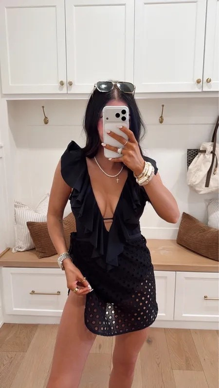 This Amazon one piece 🖤

amazon finds, swimwear, vacation outfits beach, summer fashion, katy roach, livingmybeststyle 

 #LTKootd #LTKPetite
