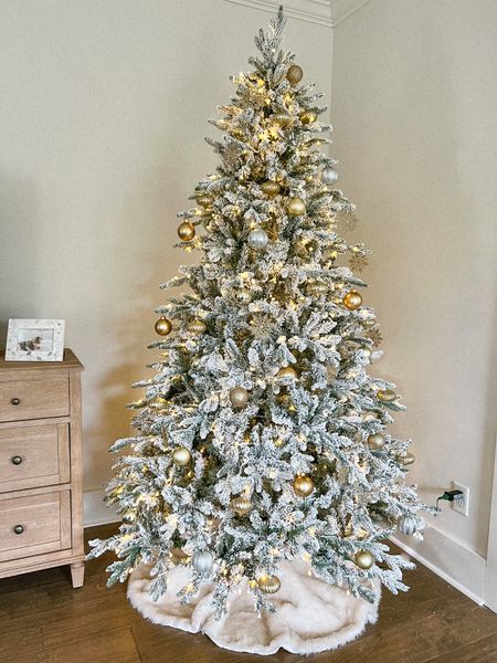This prelit queen flocked tree from king of Christmas is my absolute fave! 
On sale for Veterans Day right now!



#LTKhome #LTKHoliday #LTKCyberweek