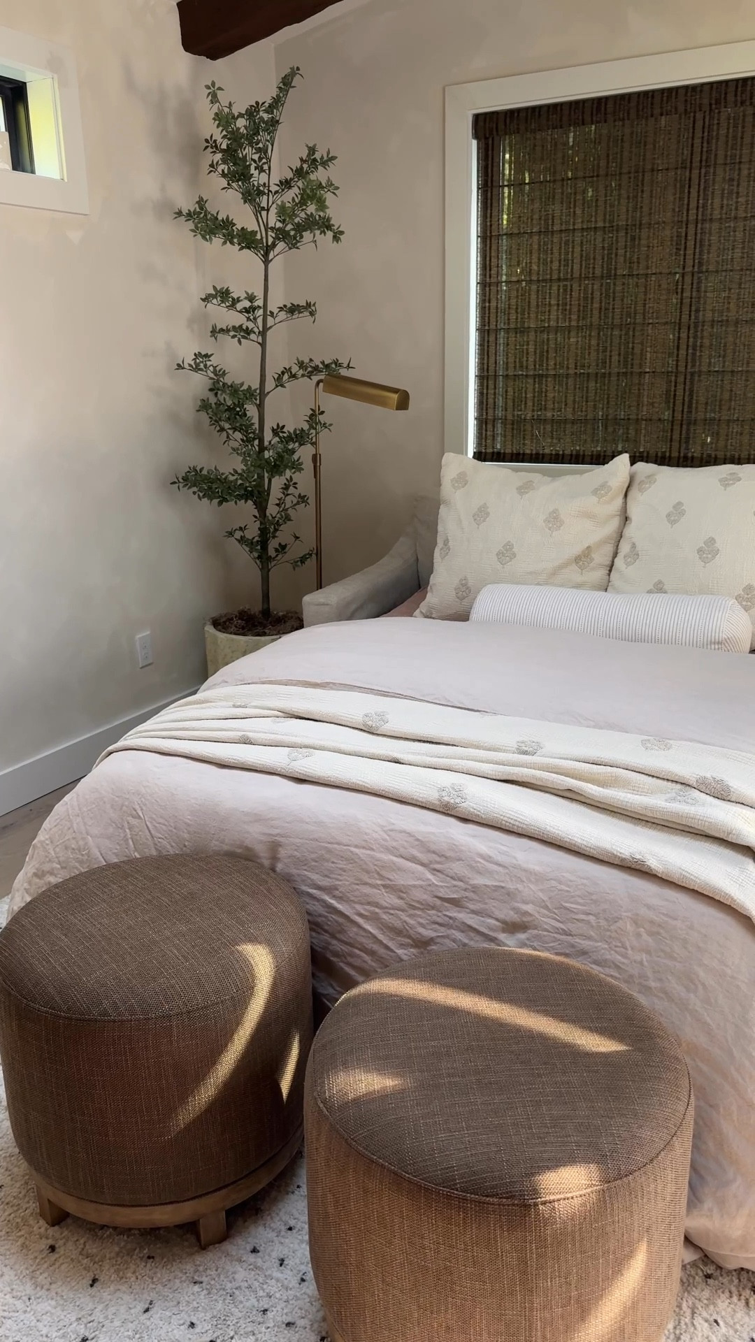 
From SheShed office to guest room ✨ Loving how this slipcovered sleeper sofa makes my office double as the coziest little retreat!!
Fabric details:
• ottoman: Performance Slub Weave Mocha
• Slipcovered sleeper sofa: Heathered Tweed Pebble
• duvet: rosewater flax linen
• bedding: rosewood blush


#LTKHome #LTKFindsUnder50