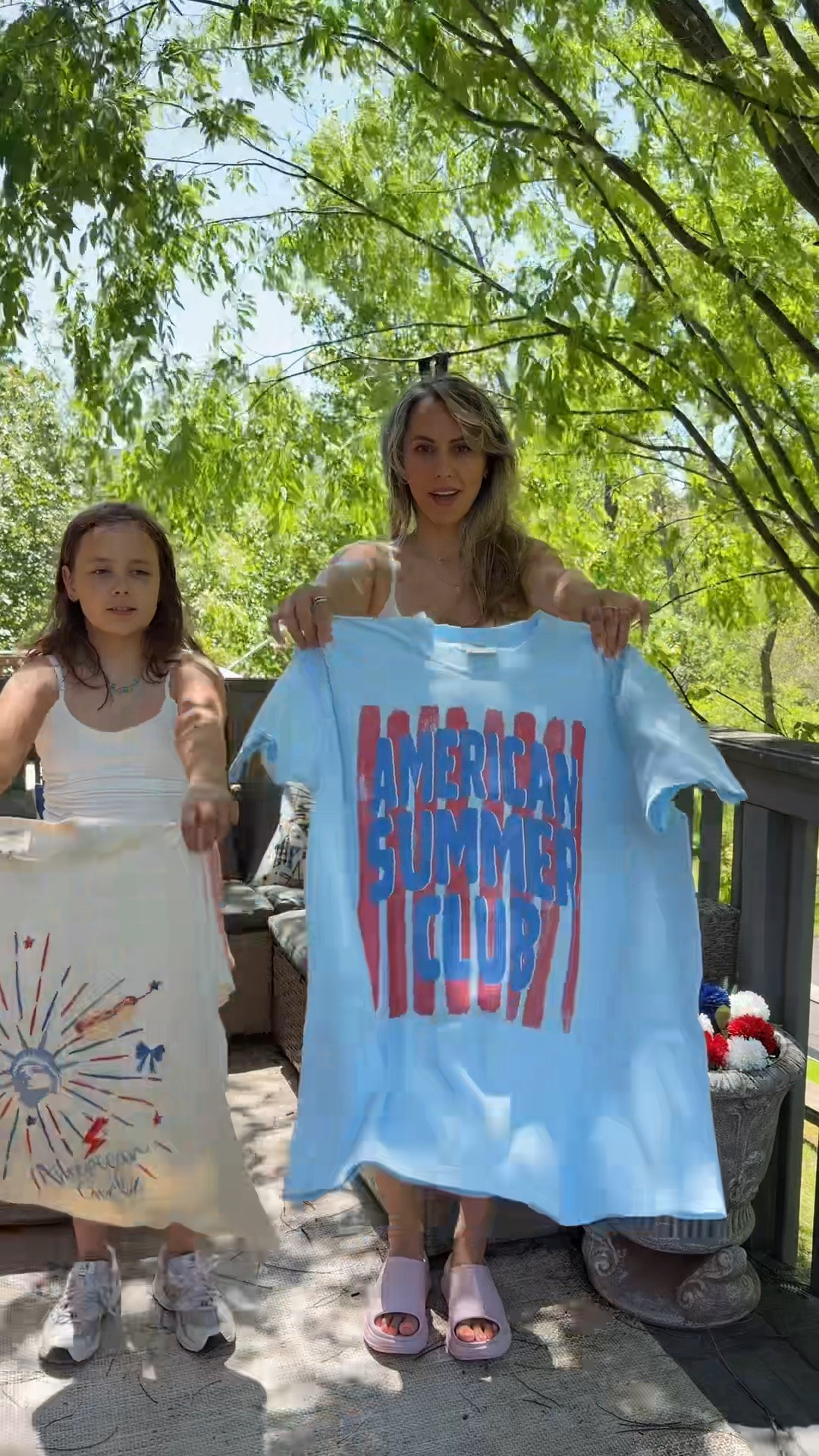 There’s something so special about American summer… 🇺🇸
Warm evenings..the smell of the grill.. kids running around with ice cream.. music somewhere in the background..flags..laughter…
    And tees like these from @mtnmoverz perfectly capture that vibe ☀️
    So comfy,relaxed,effortless..exactly what you want to wear for the 4th of July..a backyard BBQ.. evening walks or honestly all summer long🍒

OUTFIT
