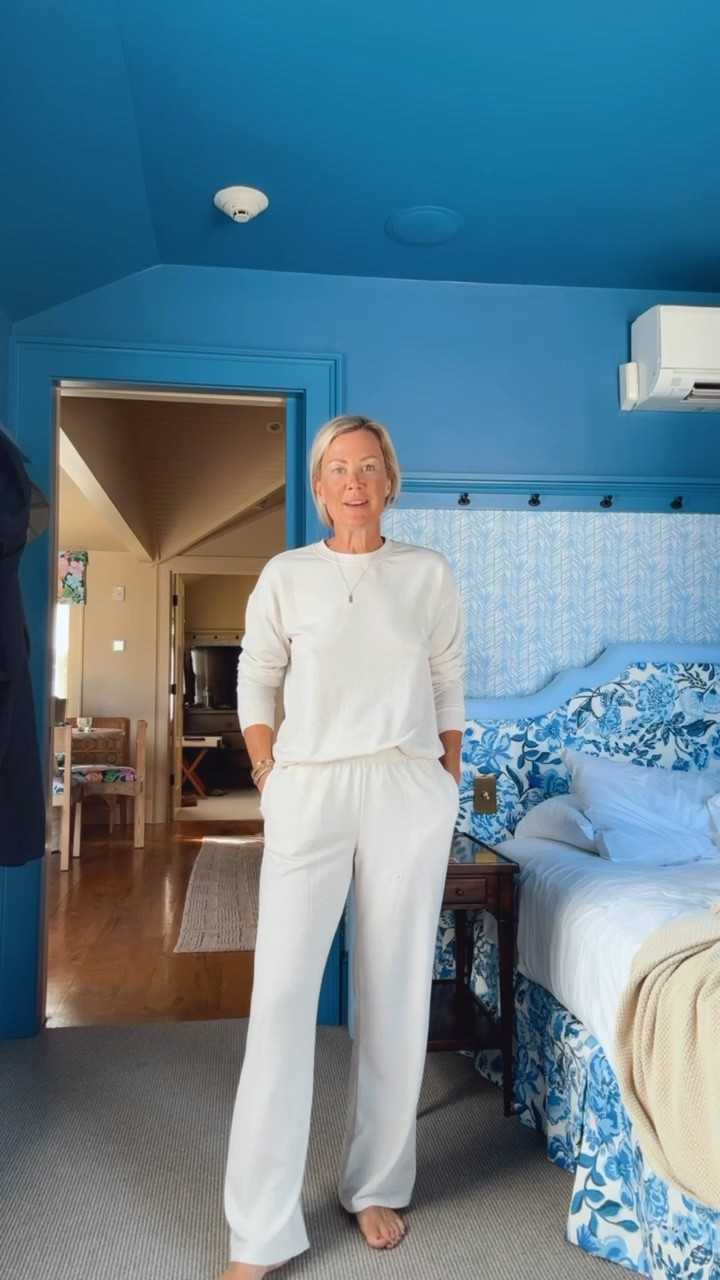 The comfiest lounge set that are perfect for quick errands or coffee runs. 🫶🏼 I’ll be living in this one for awhile! 