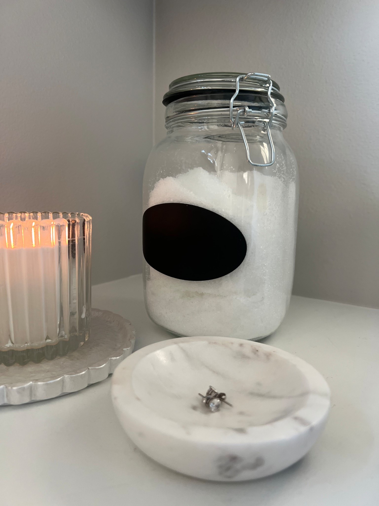 The perfect beautiful marble jewelry dish! I love the size - it’s perfect for your bedside. 


#jewelry #homedecor #ringholder #walmartfinds #walmarthome 