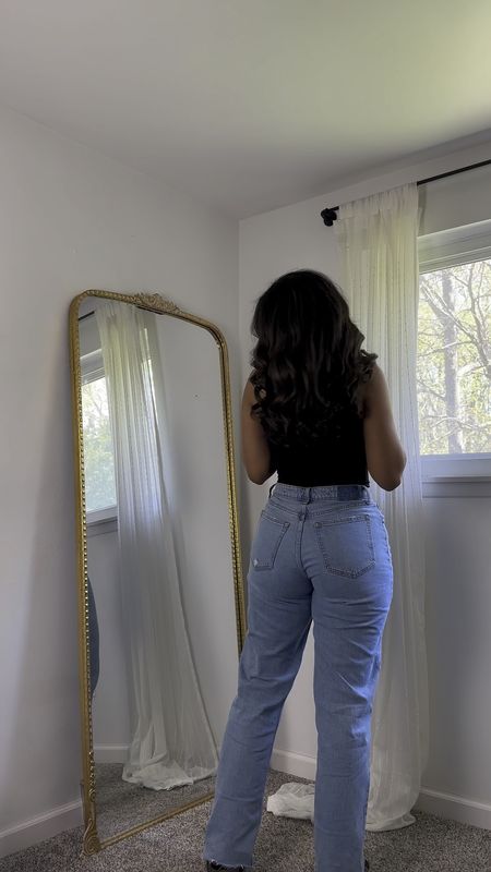 Casual outfit ideas! Abercrombie 90’s relaxed jeans size 6/8 fashion- Amazon tank! Buttery soft smoothing and no bra needed size small 