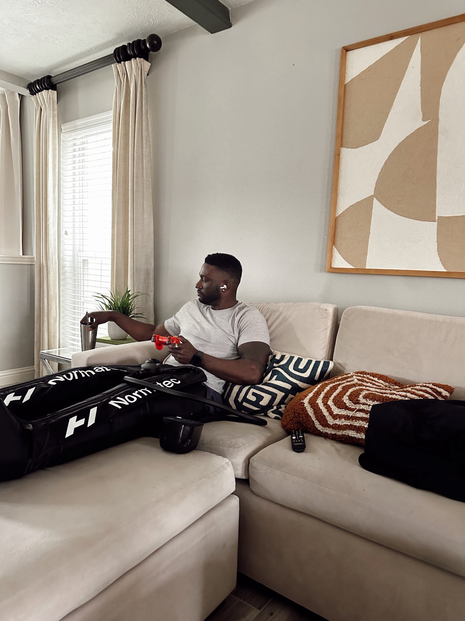 Normatec 3 leg recovery system @Hyperice 

#LTKmorningroutine #LTKselfcare #LTKdayinmylife