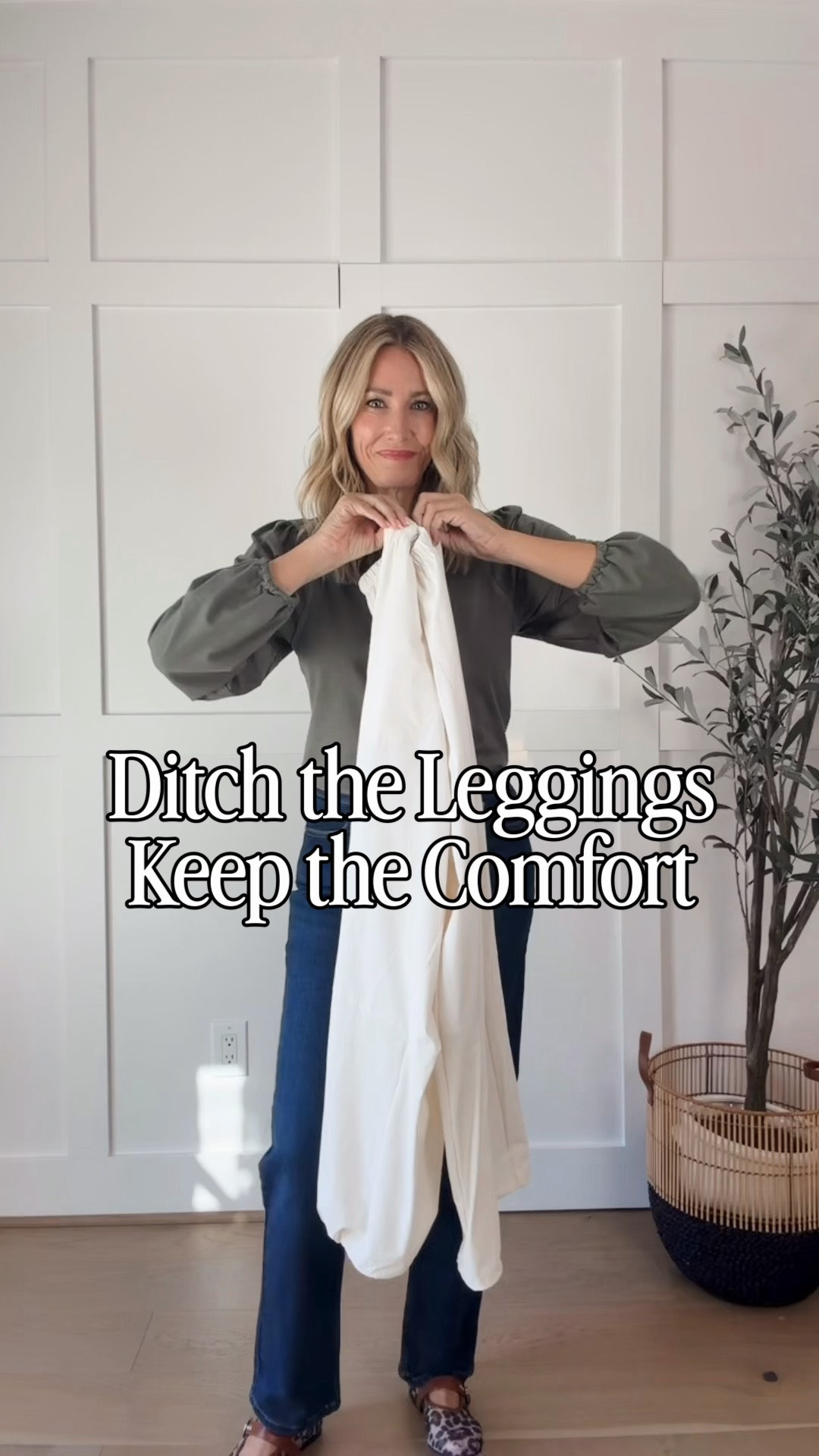 These ecru athletic pants are the perfect mix of sporty and polished. Wear them wide leg for a relaxed, elevated look or cinch the ankles for a more casual, sporty vibe. Same pants, completely different outfits!