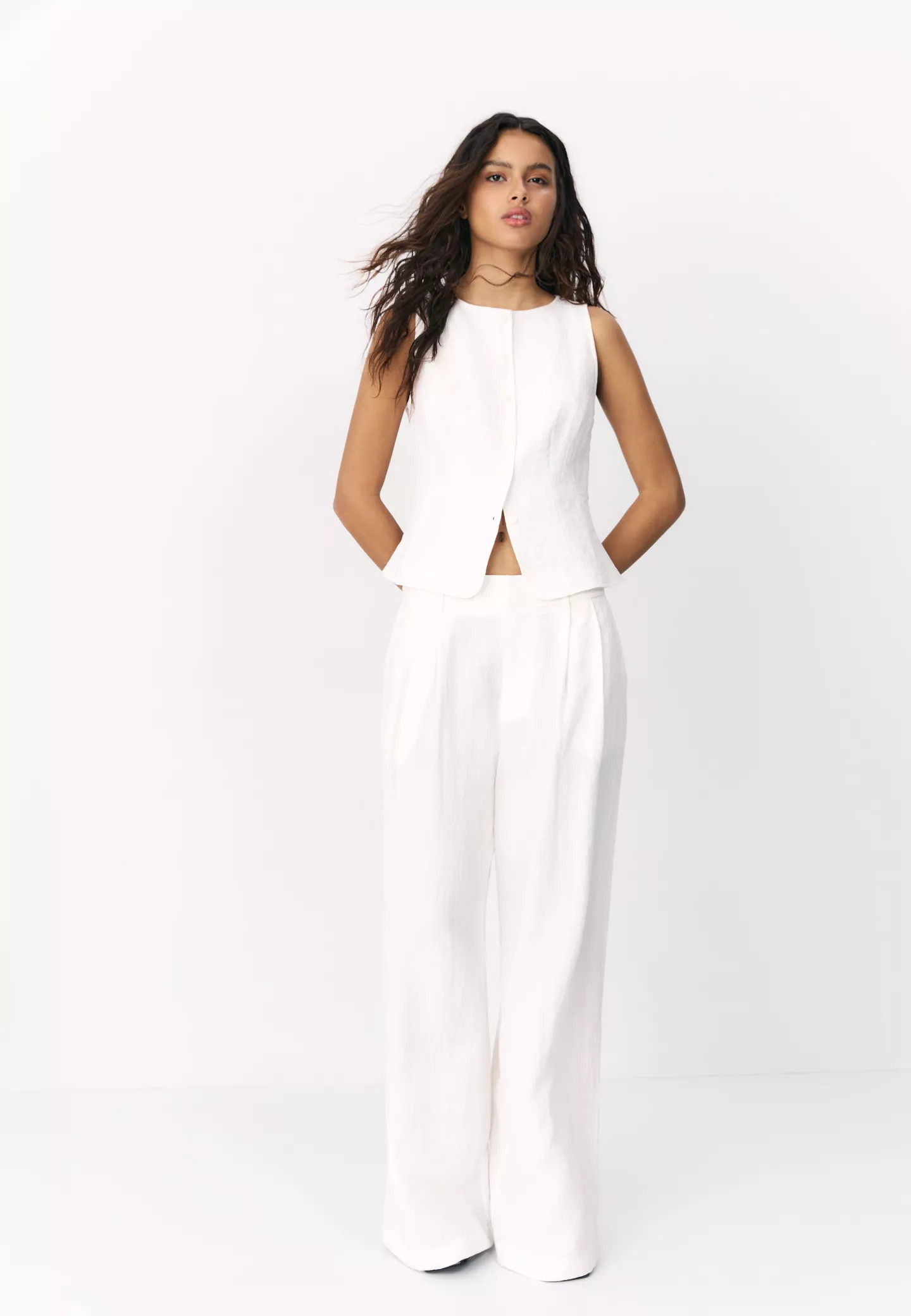 Weste mit Kn\u00f6pfen - Mode f\u00fcr Damen | Stradivarius Deutschland | Stradivarius DE