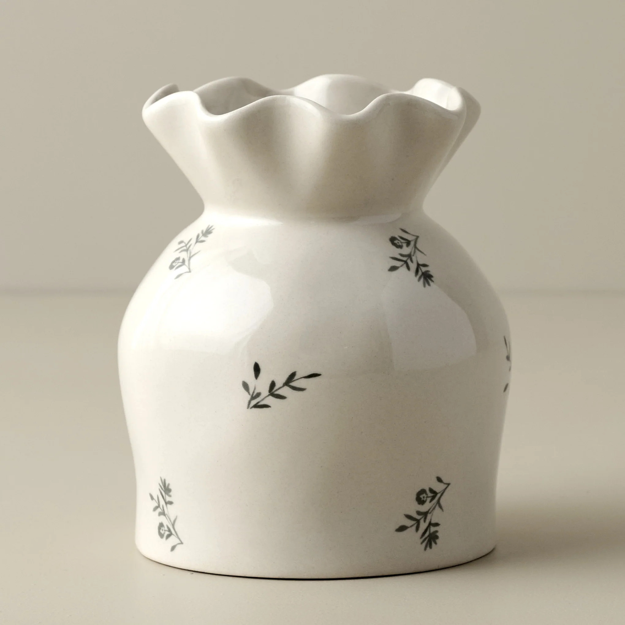 Jane Floral Vase | Magnolia