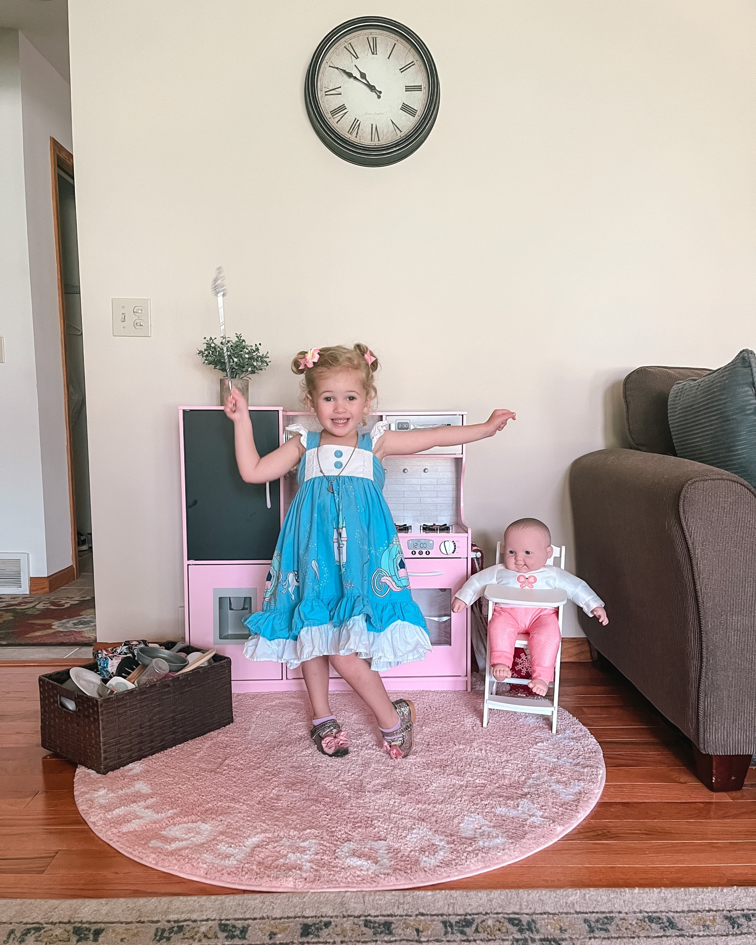 Emery requested her kitchen be brought back upstairs into our living room. Let the kitchen fun begin!



#LTKbaby #LTKfamily #LTKhome