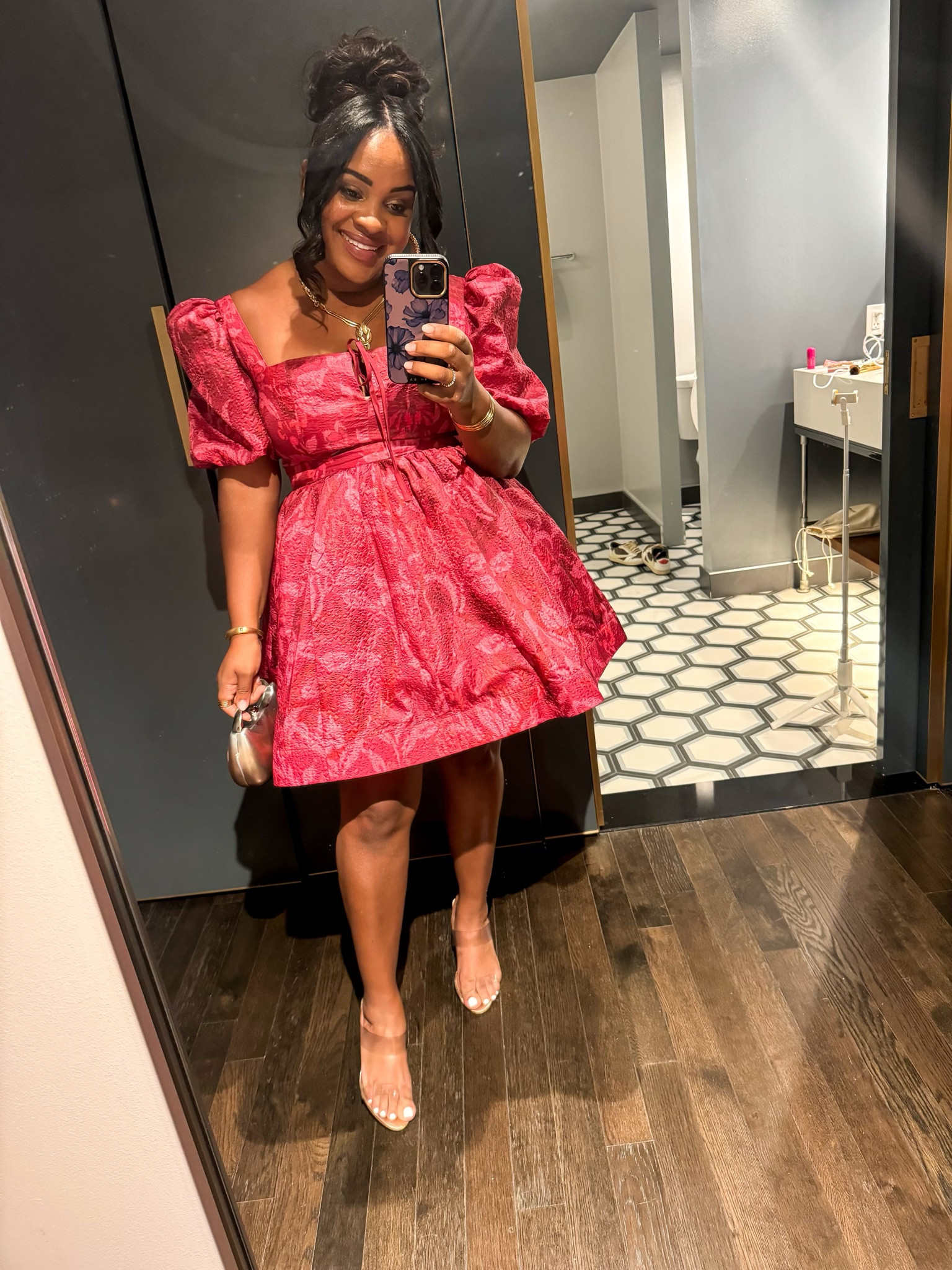 Tonight’s dress! Wearing a largee

#LTKMidsize #LTKCon #LTKSeasonal