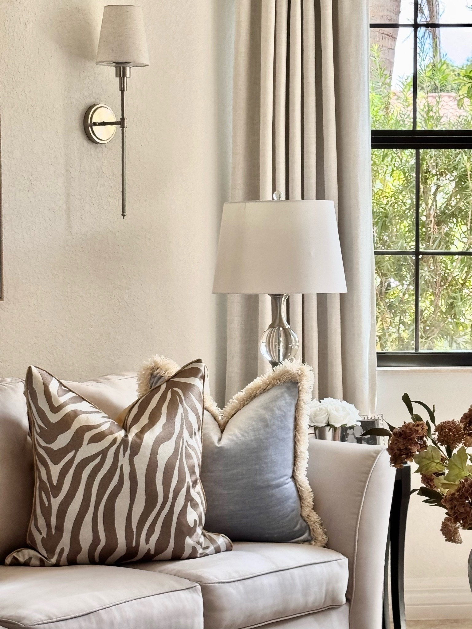 Changing your throw pillow covers is the easiest and most affordable way to update your living room for the season! I love this beautiful animal print throw pillow cover from Amazon!🤎

Home Decor | Fall Decor | Living Room Refresh | Amazon Home

#LTKHome #LTKSeasonal