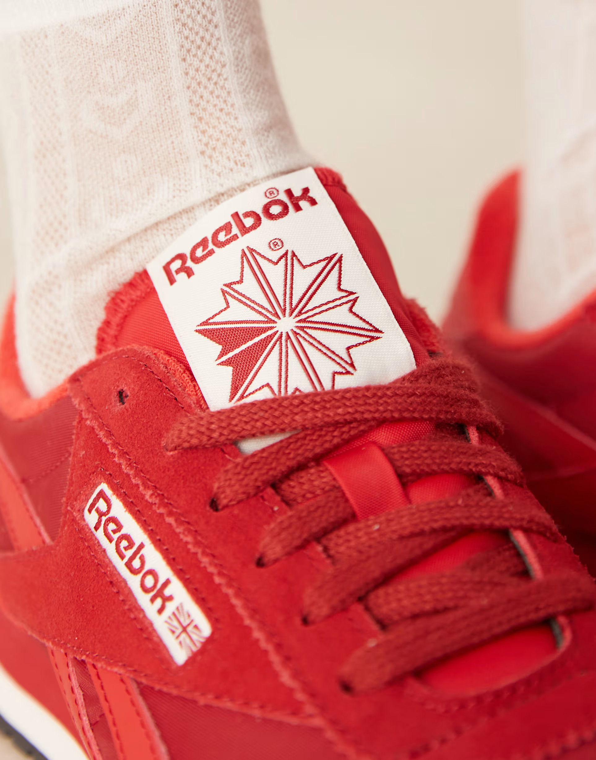 Reebok Classic AZ sneakers in red | ASOS (Global)