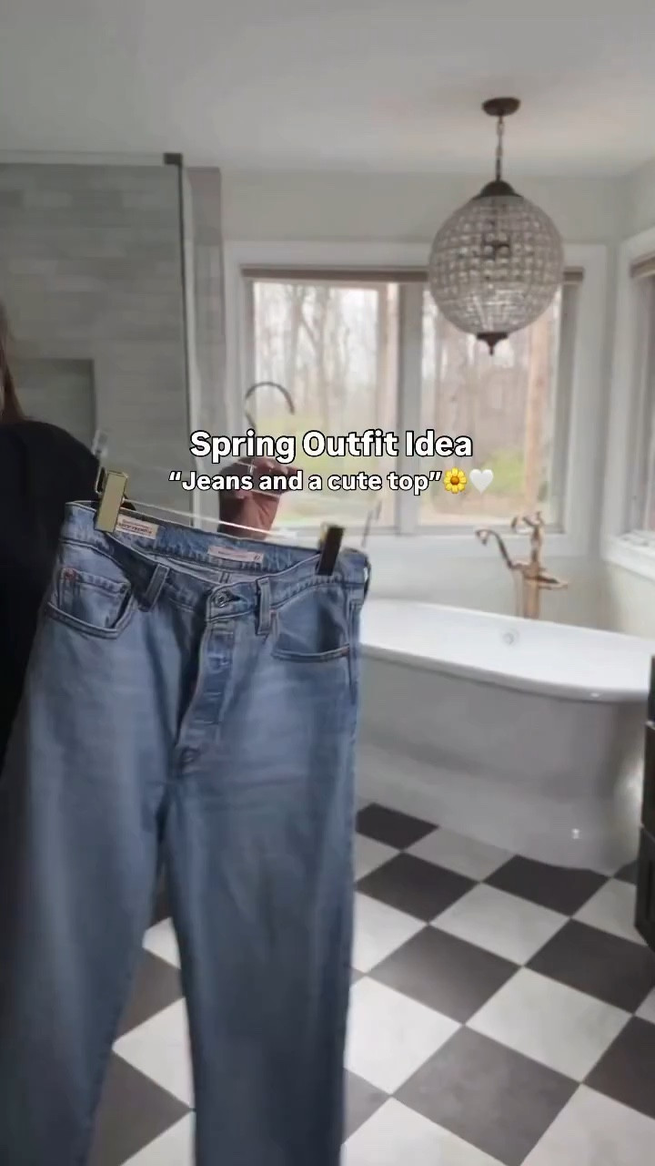 Jeans and a cute top🌼 🫶🏻 

I’ve had this top for years and wear it for date night, girl’s night out and even country concert outfits! The jeans are a staple. Simple with some fun spring pops of color! 

#gdwm #datenightoutfit #springoutfitideas