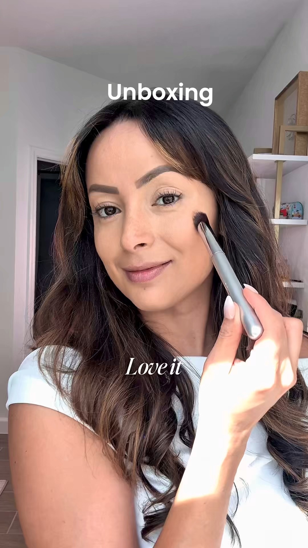 You know that one product you keep reaching for? 👀
This is mine: the Do It All Radiant Concealer from @itcosmetics — brightens, hydrates, and blends like a dream. ✨💧