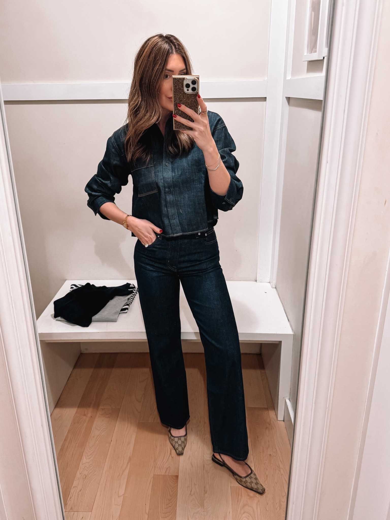 Medium in top, size 25 in jeans 