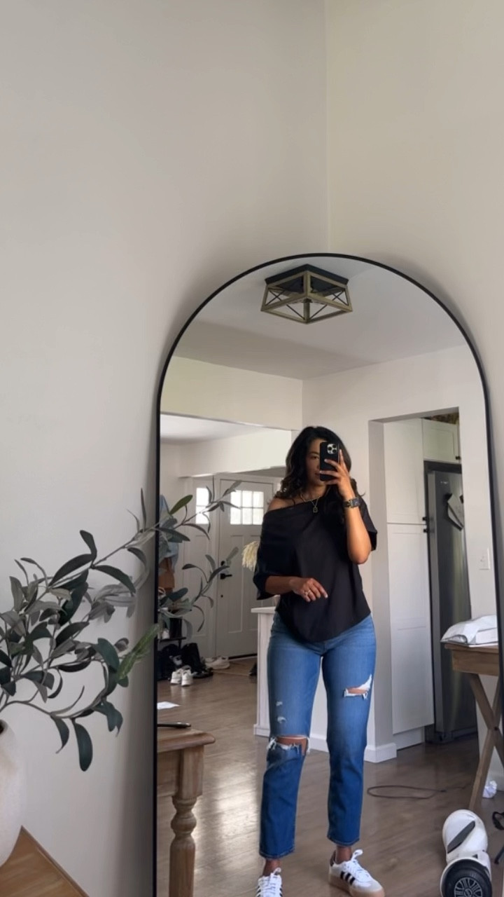 Outfit of the night!!! Abercrombie ankle straight jeans- nuuds off the shoulder tee- size 6/8 medium
Top- adidas sneakers- casual style 