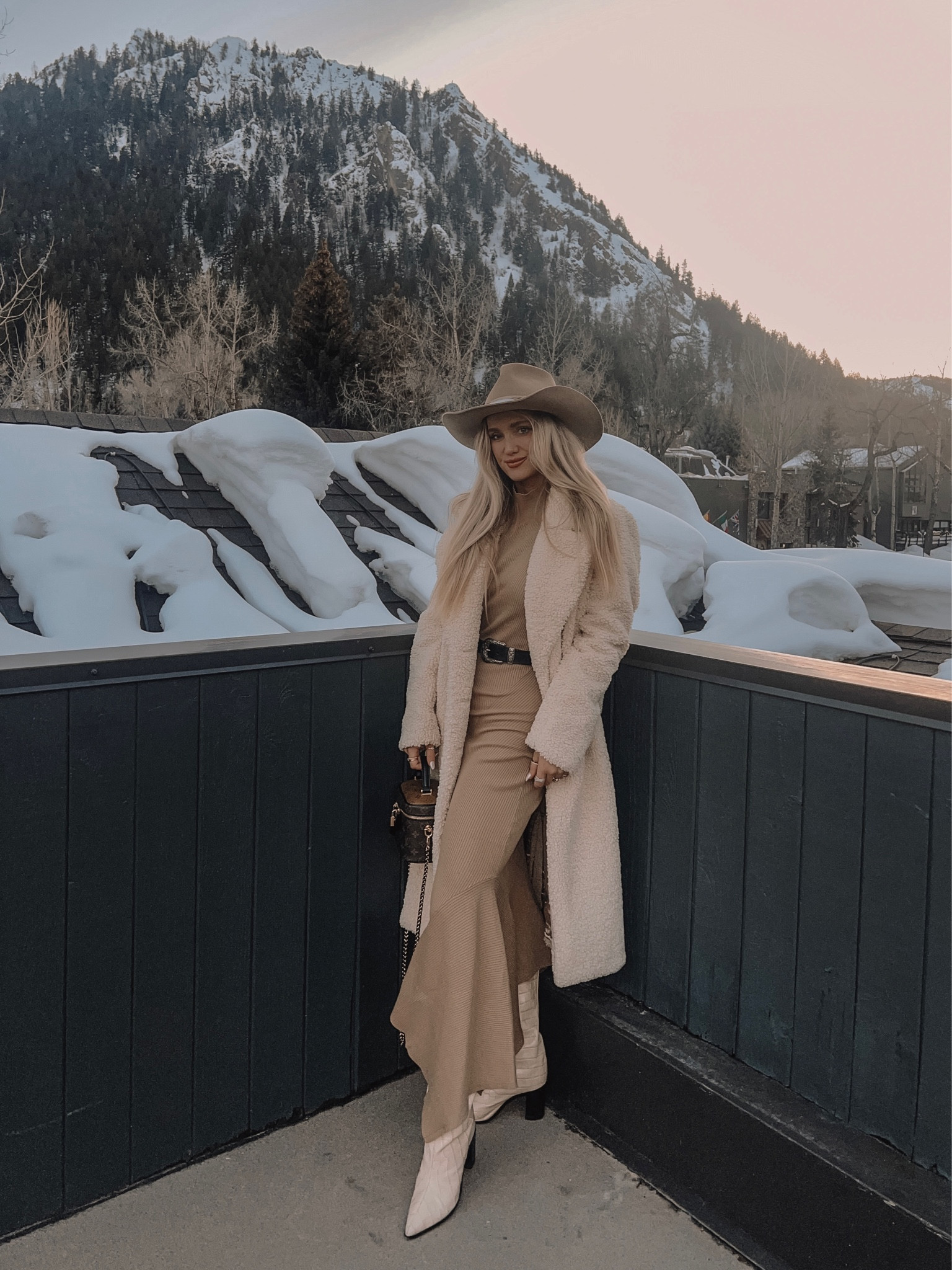 Western look for aspen, midi sweater dress, teddy coat 

#LTKstyletip #LTKSeasonal #LTKsalealert