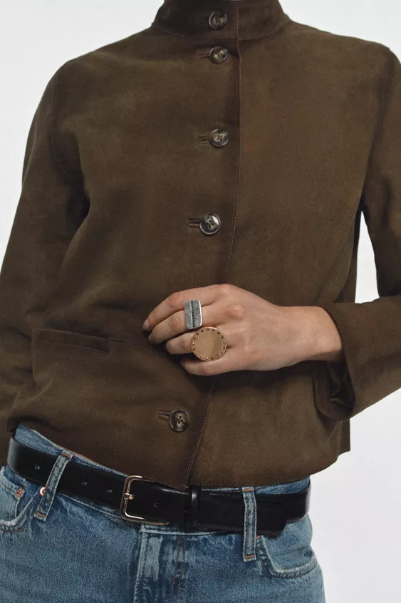 3 cm wide belt with main fabric made of 100% leather. Square metal buckle. | Zara UK