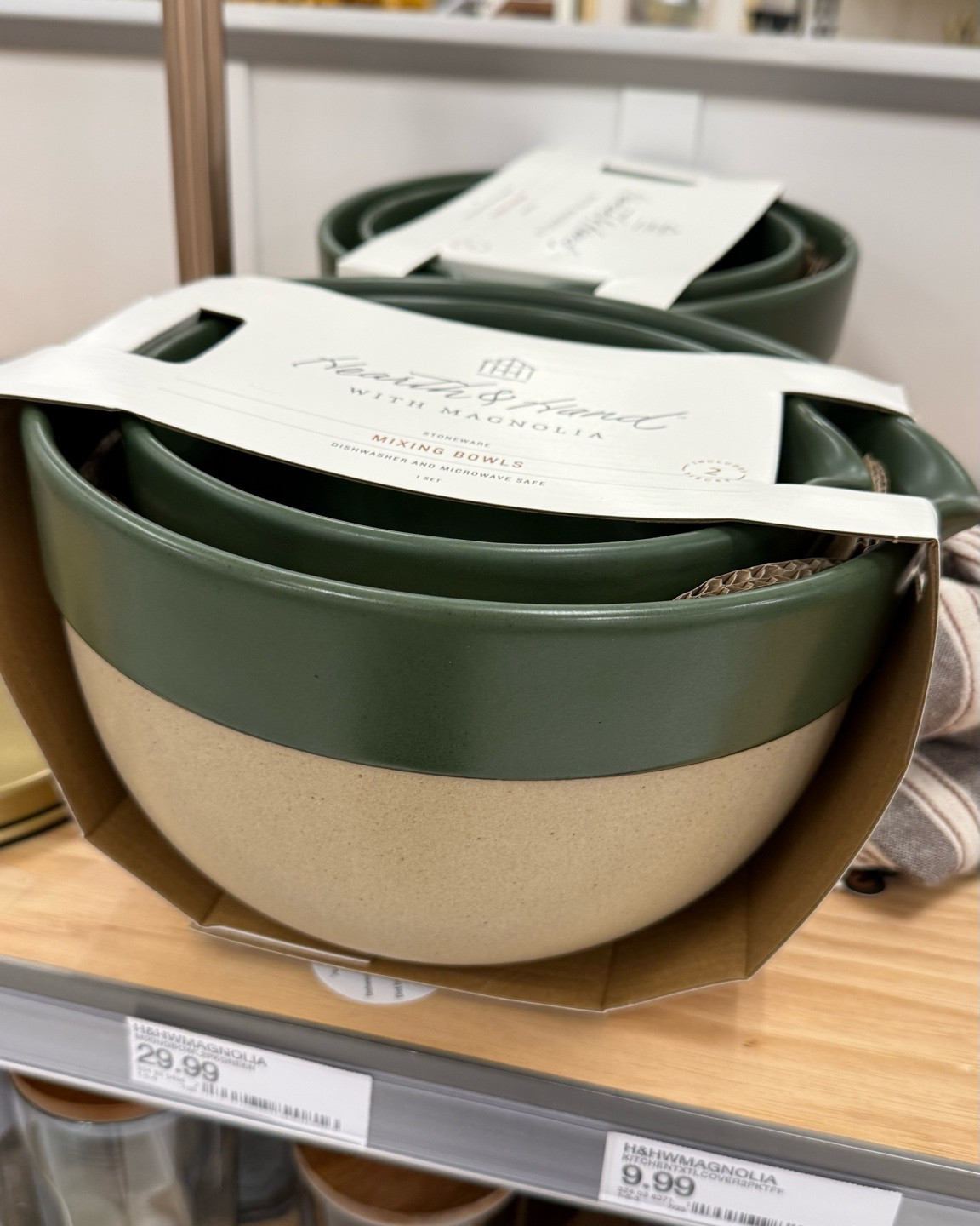 New Hearth & Hand Fall Kitchen Finds at Target

New Hearth & Hand with Magnolia pieces are starting to hit Target! 😍 The green mixing bowls, vintage-inspired canisters, glass measuring cup, and fall florals have me so ready for cozy baking season.

#affiliate

#LTKHome #LTKSeasonal #LTKU