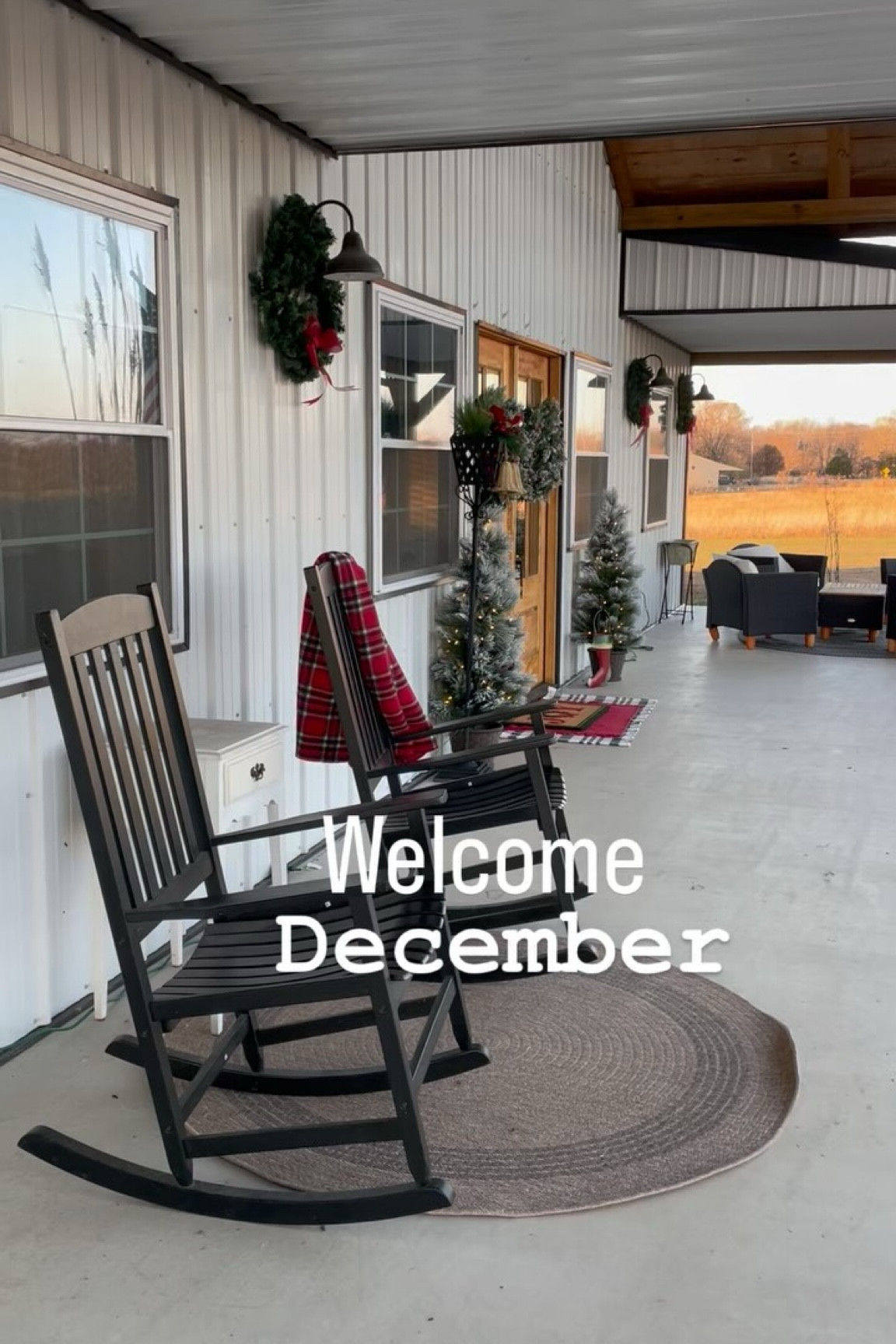🌲🎄Welcome December! The wreaths are all hung on the porch and it is now complete. ❤️

#homevibesdecortourdec03

#december #christmas #holidaydecorating #christmasporch #christmaswreaths #holidaydecor #holidayseason #christmastree #christmastime #countrychristmas