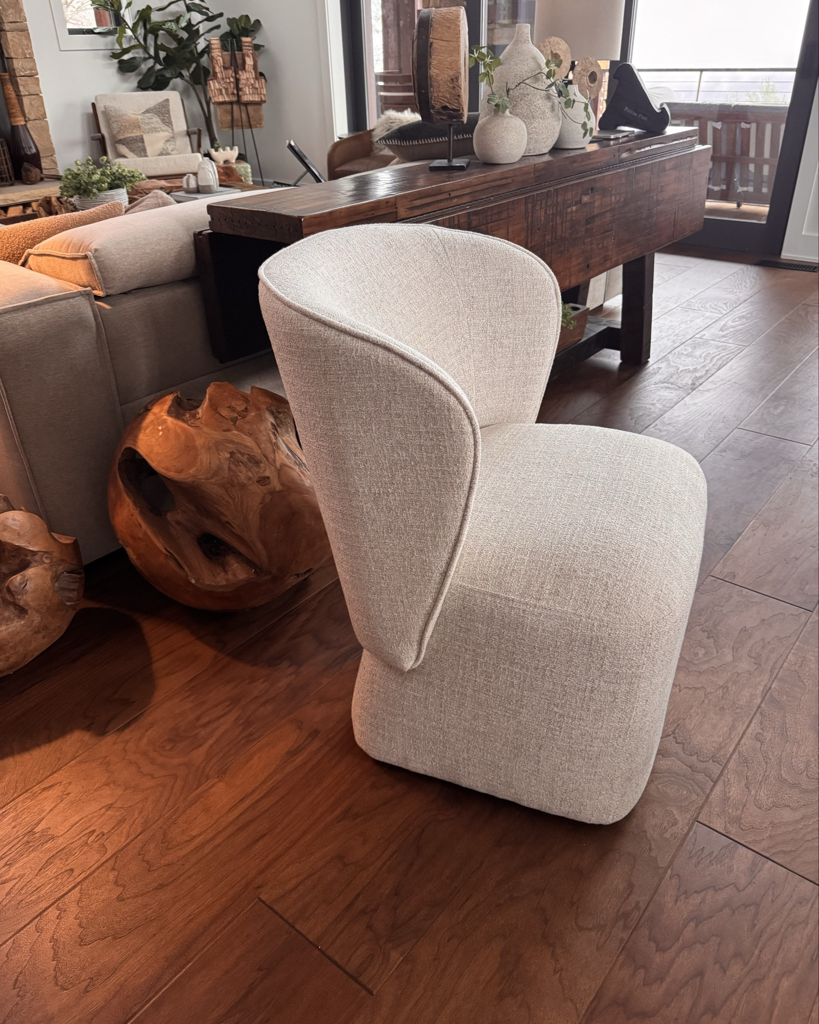 LOVE these affordable set of dining chairs from Wayfair.  On casters and comfortable too!  Impressed 


#LTKHome