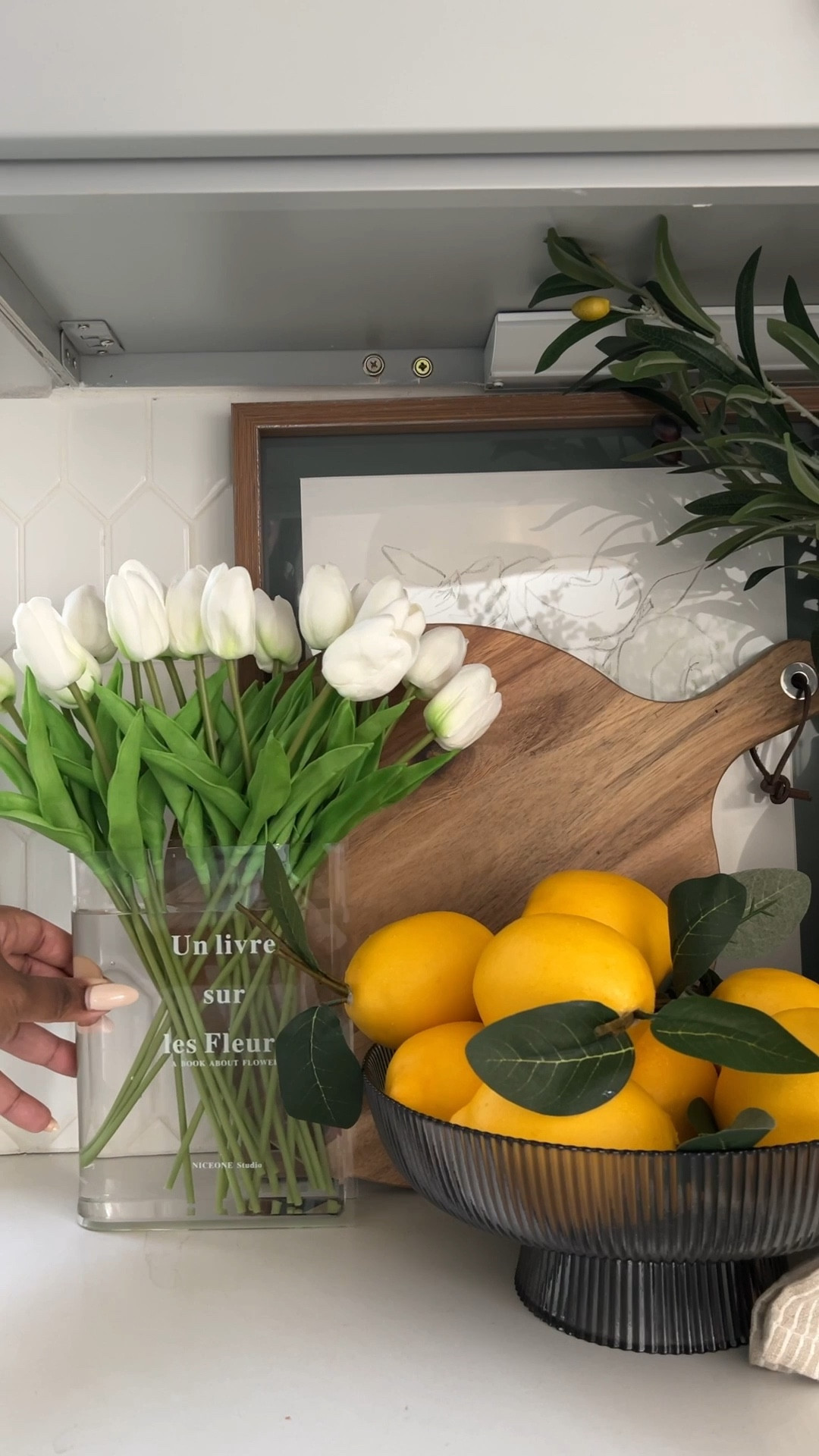 Spring tulips, book vase, amazon home, kitchen decor, home decor, faux tulips, spring florals

#LTKHome #LTKWatchNow #LTKSeasonal