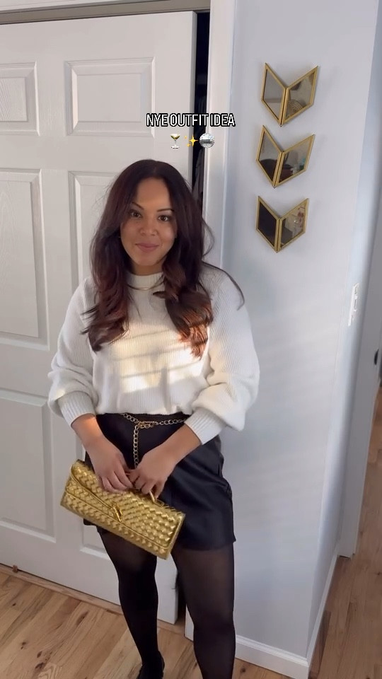 Black NEVER fails! 🖤
⠀⠀⠀⠀⠀⠀⠀⠀⠀
Comment SHOP for links to this easy holiday outfit! Perfect for New Year’s Eve 🪩🍸
⠀⠀⠀⠀⠀⠀⠀⠀⠀
Follow me @angelakatherina_ here & on LtK for more easy elevated petite friendly holiday outfit inspo! 
⠀⠀⠀⠀⠀⠀⠀⠀⠀
#petitefashion #petiteoutfit #holidayoutfit #holidayoutfits #holidayoutfitideas #holidayoutfitinspo #amazonfinds #amazon #amazonfashion #amazonprime #holiday2024