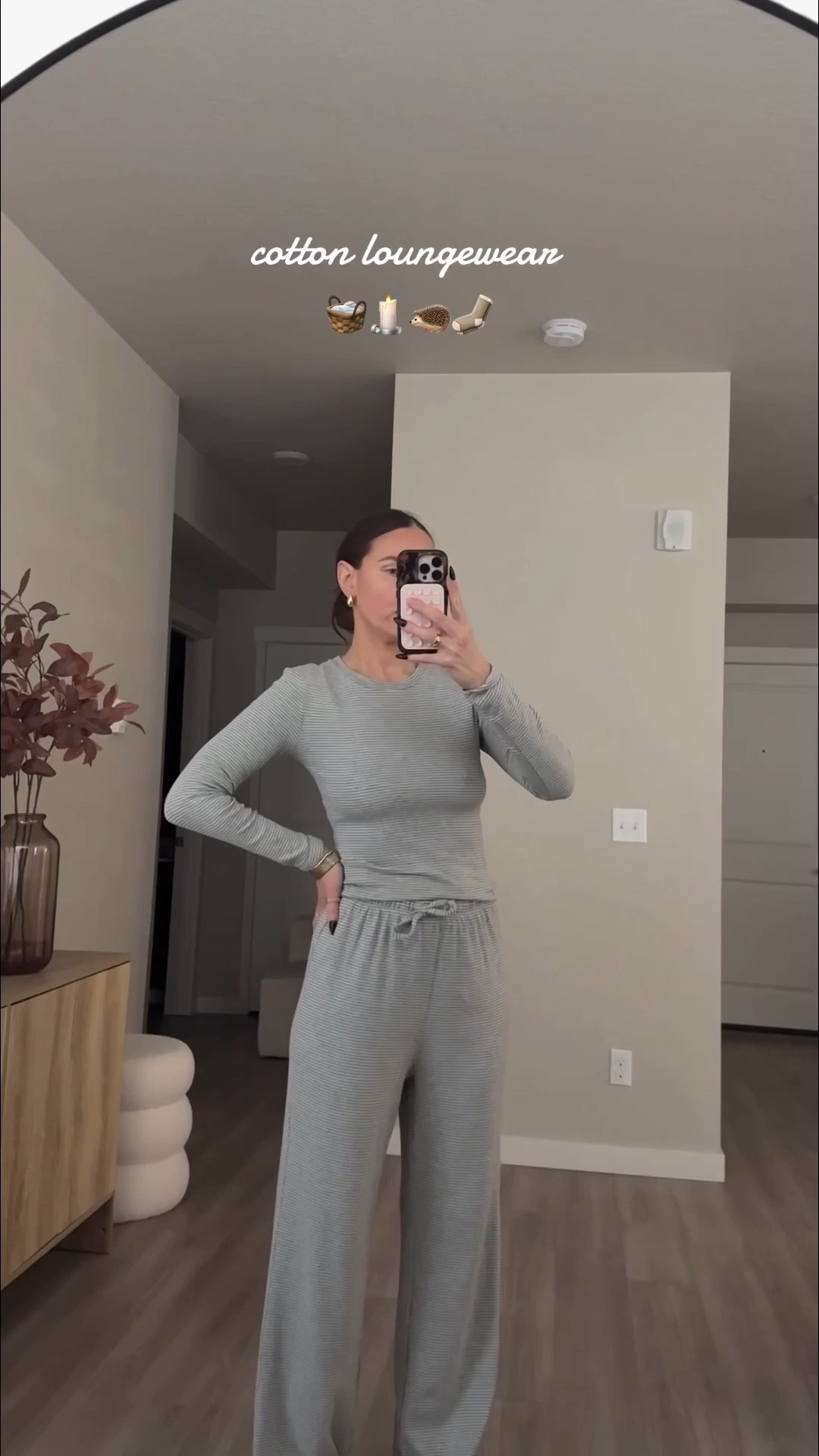 95%cotton.  soft. wide leg palazzo pants. fitte long sleeve shirt.  fremd soft and soooo cozy!!
#loungewear #chyrii