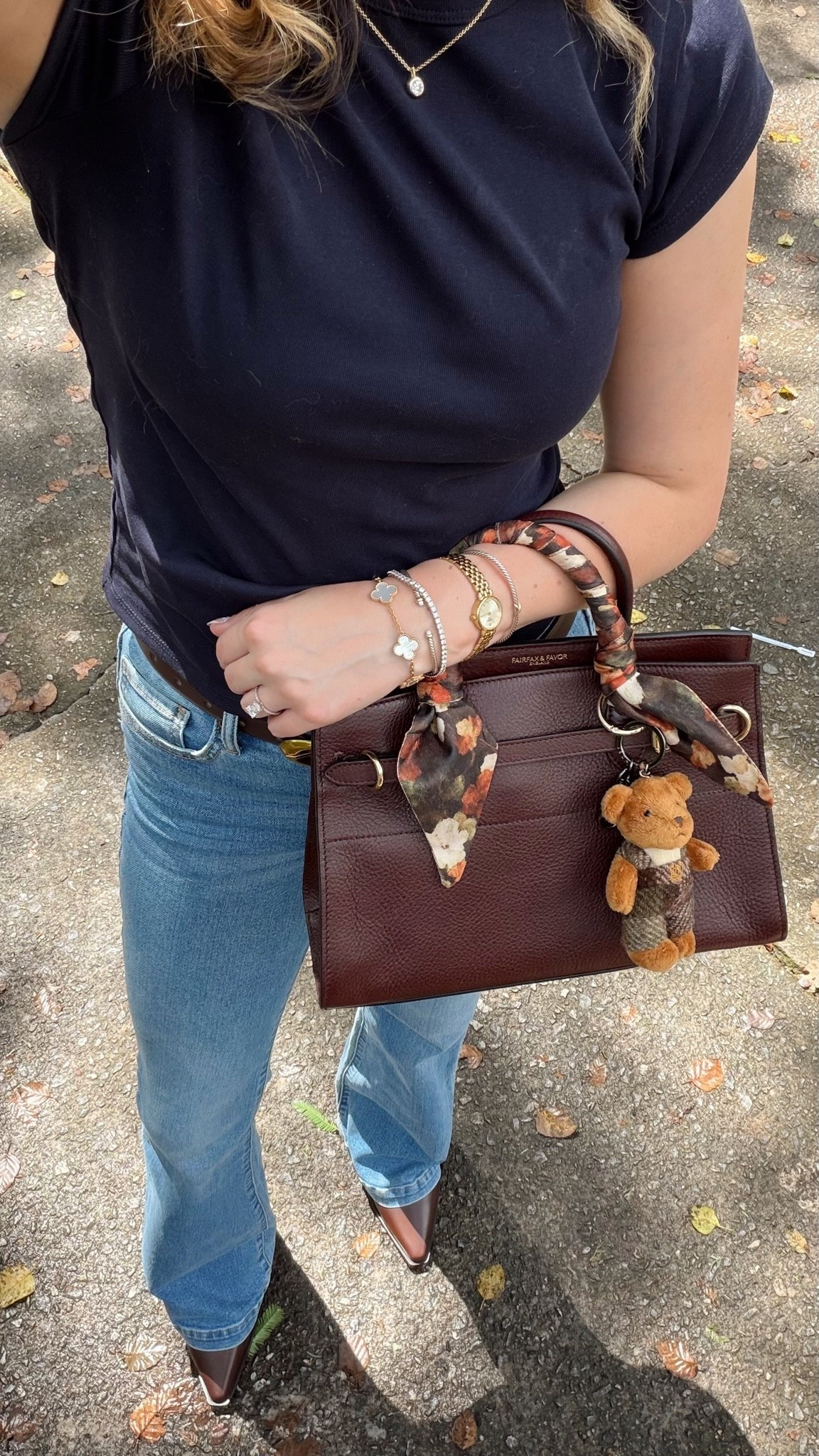 OOTD & bag of the day 👜
Ribbed navy T shirt from free assembly Walmart (only $6)! 
Mellisa jeans from Sofia Vergara (under $30)! I got the full length which is back in stock and it’s perfect to wear with boots, the regular was too short for me to wear with boots at 5’7
Brown kitten heel boots from Amazon
Fairfax and favor Lydia millen town and country top handle 
Tissot lovely 19.5mm watch