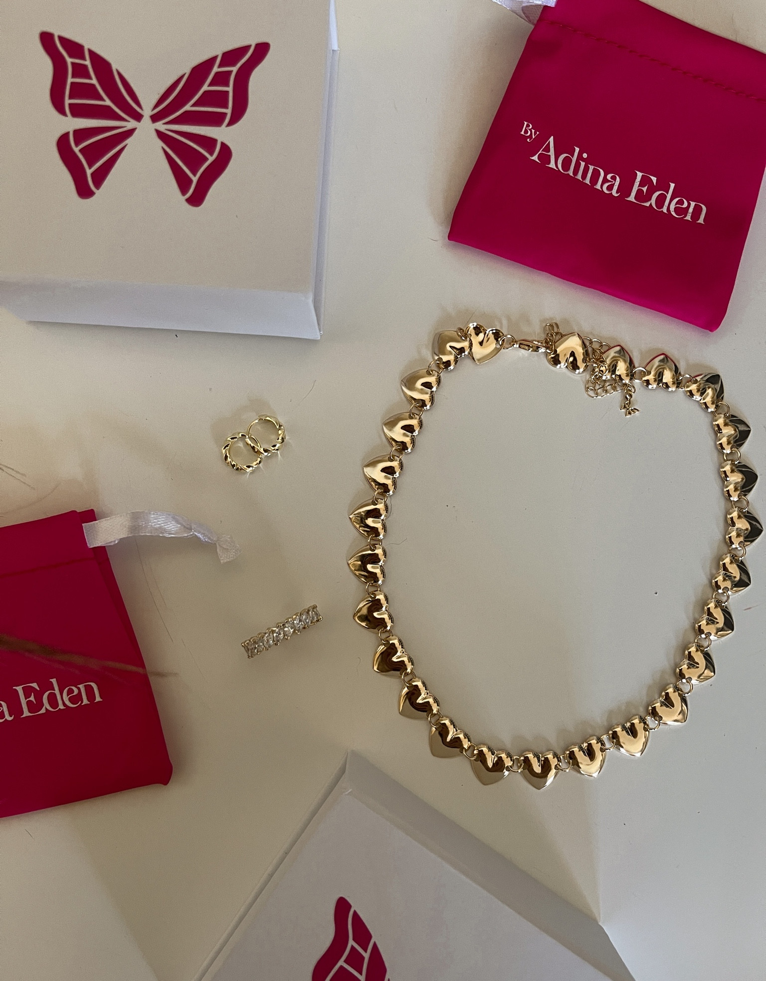 Gold statement necklace and huggie hoops from Adina Eden… use SUGAREDSTILETTOS for 25% off!

Jewelry | gifts for her | layering pieces | heart necklace | statement choker 

#LTKGiftGuide #LTKsalealert #LTKfindsunder50