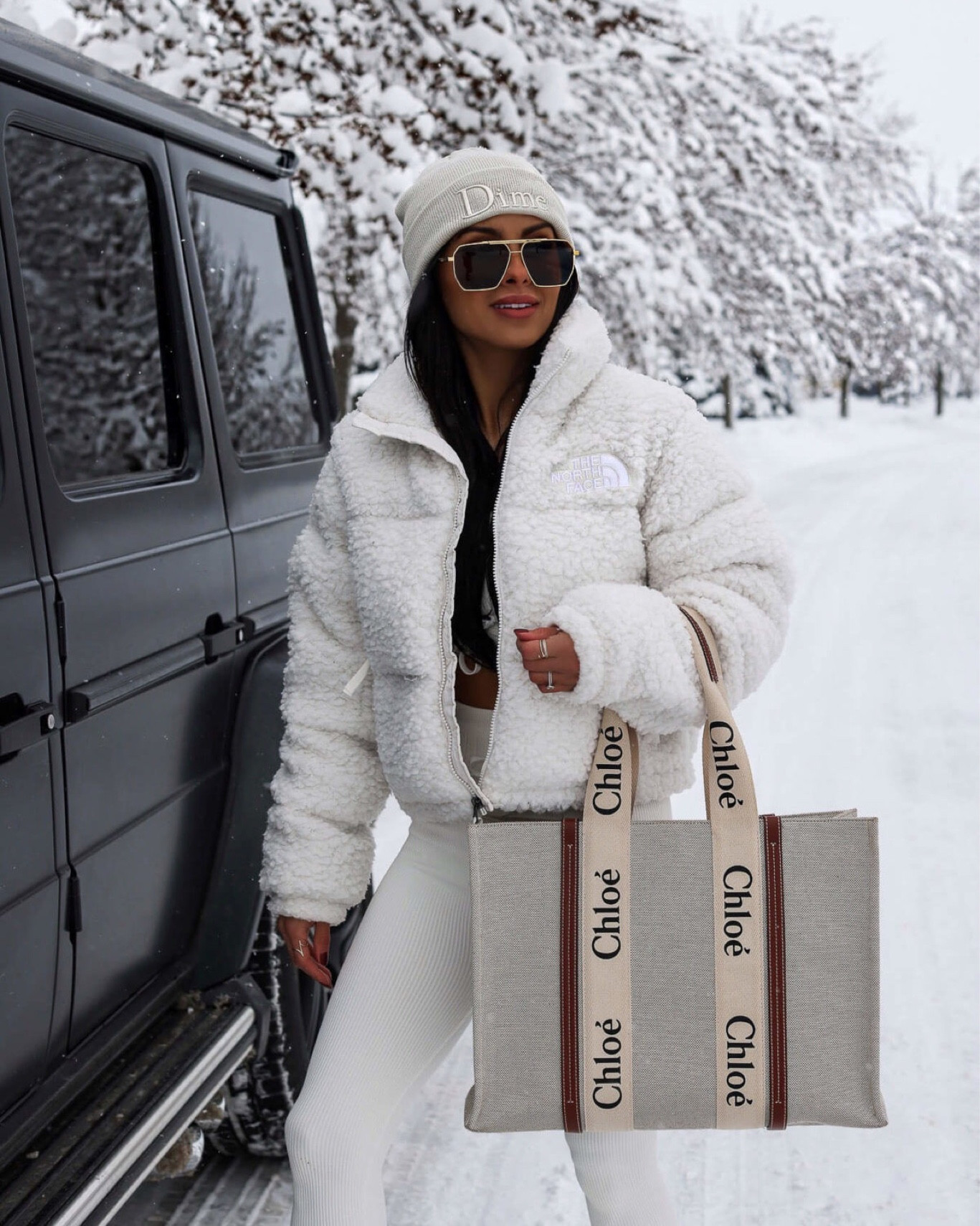 Winter outfit ideas / snow outfit
North face shearling puffer jacket
Amazon ribbed knit set
New balance sneakers
Chloe woody tote 



#LTKstyletip #LTKSeasonal #LTKtravel