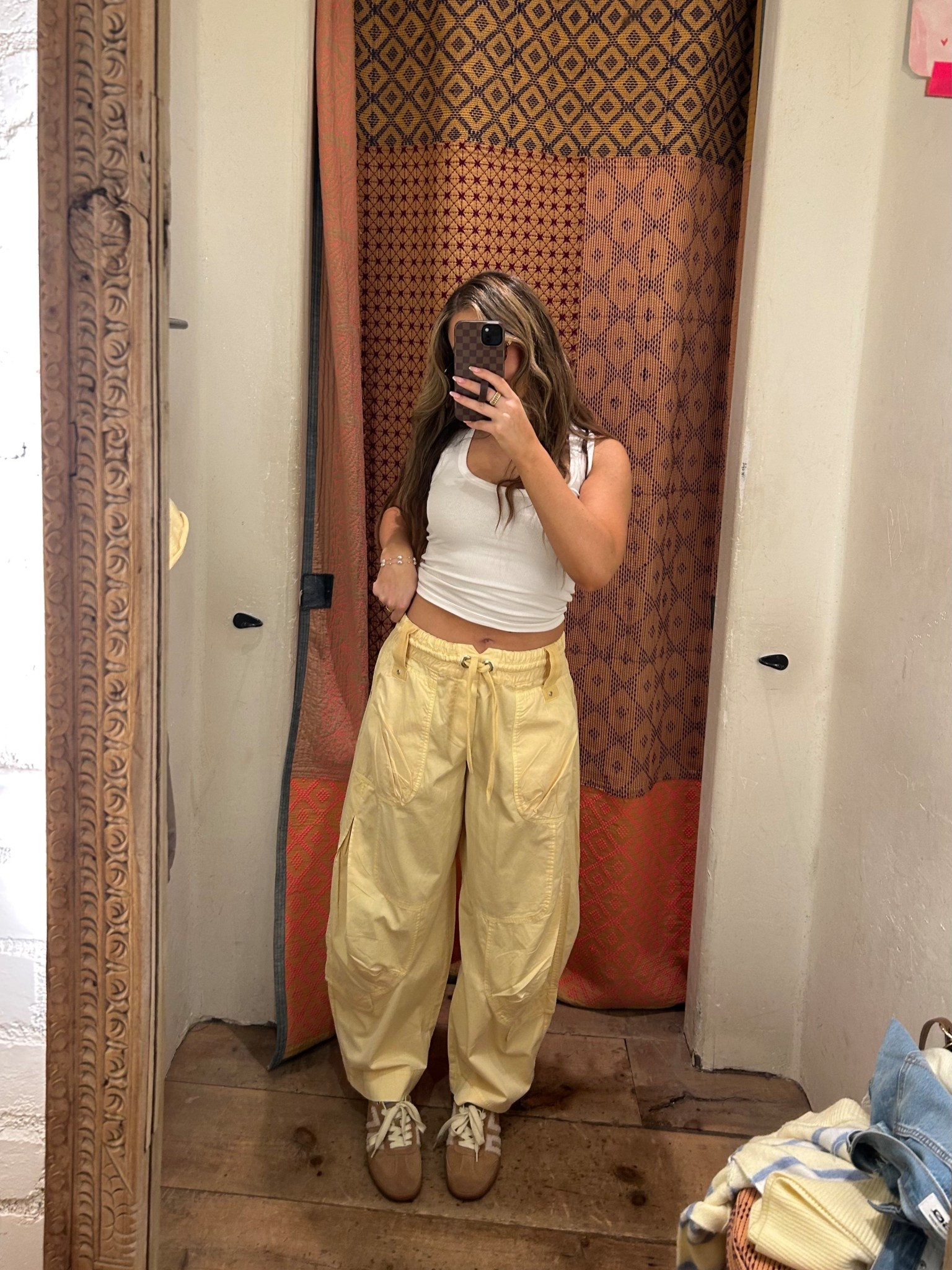 Cutest yellow cargos ever 

#LTKootd