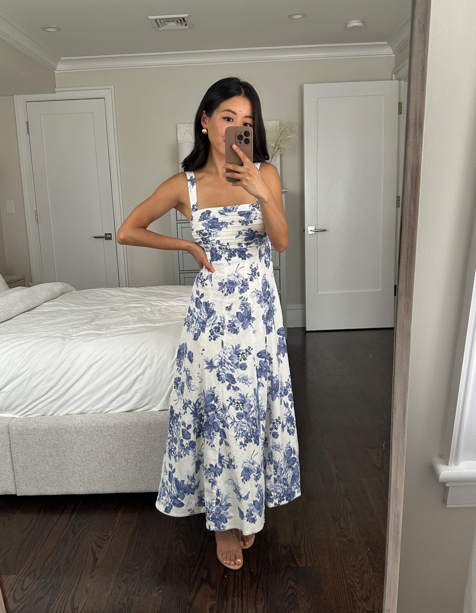 Abercrombie weekend sale ~
**note** the dress I’m trying on is regular sizing, not petite.

I’m 5 feet tall, Petite should be more of a midi length on me while regular is closer to maxi length. This dress has such a Nantucket / cape cod summers vibe 

• AF fit & flare linen dress xxs - so elegant in this gorgeous blue and white floral linen print that I can’t get enough of. 

Reviewers mention sizing up for the chest. The xxs is a snug fit on me through the bust and waist, wide shoulder straps are secure and adjustable in length. 

I didn’t need a bra with this one due to the pleated bodice 

• Schutz sandals 5.5

#LTKWedding #LTKSaleAlert

#LTKSeasonal #LTKwedding