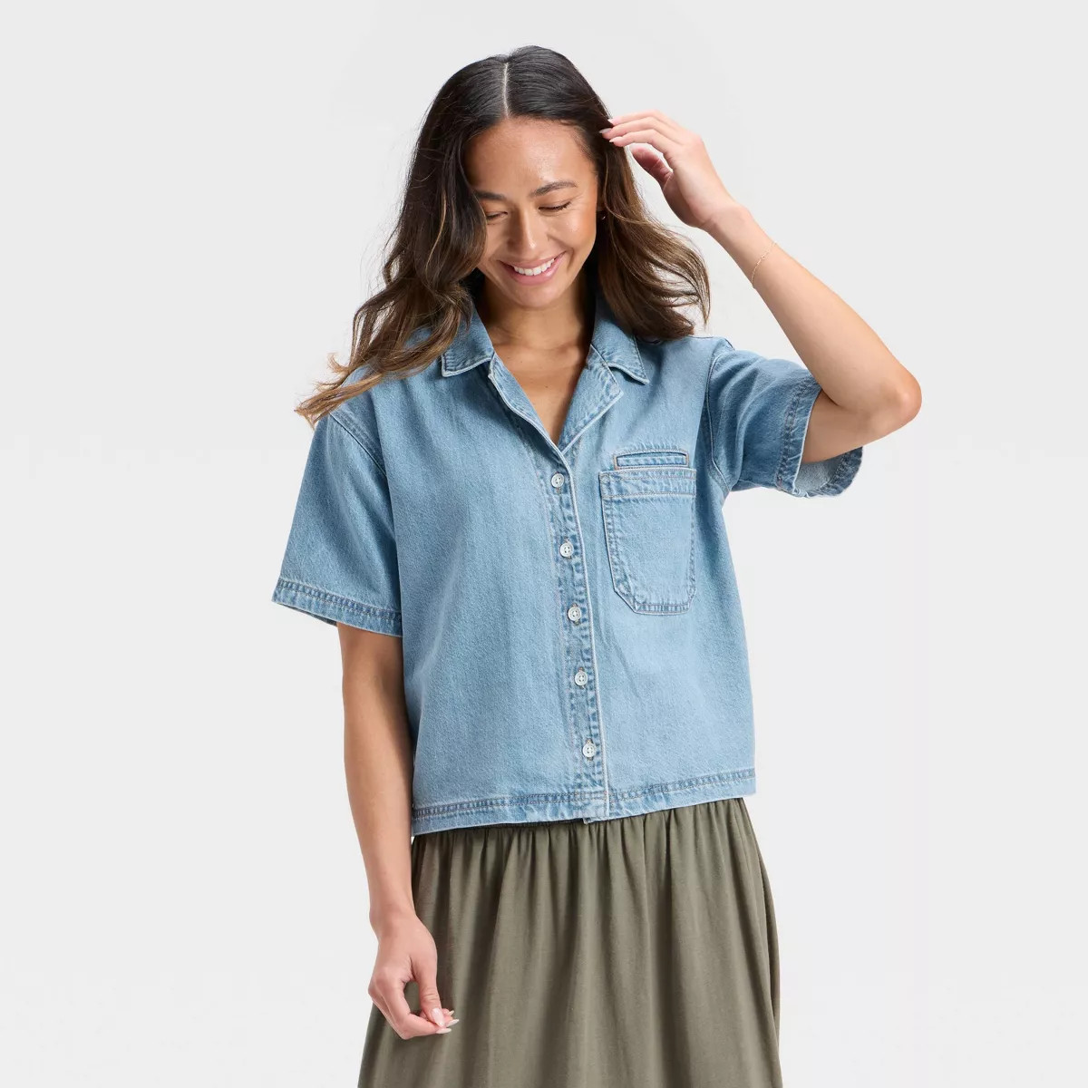 Women's Short Sleeve Button-Down Denim Shirt - Universal Thread™ Light Wash M | Target