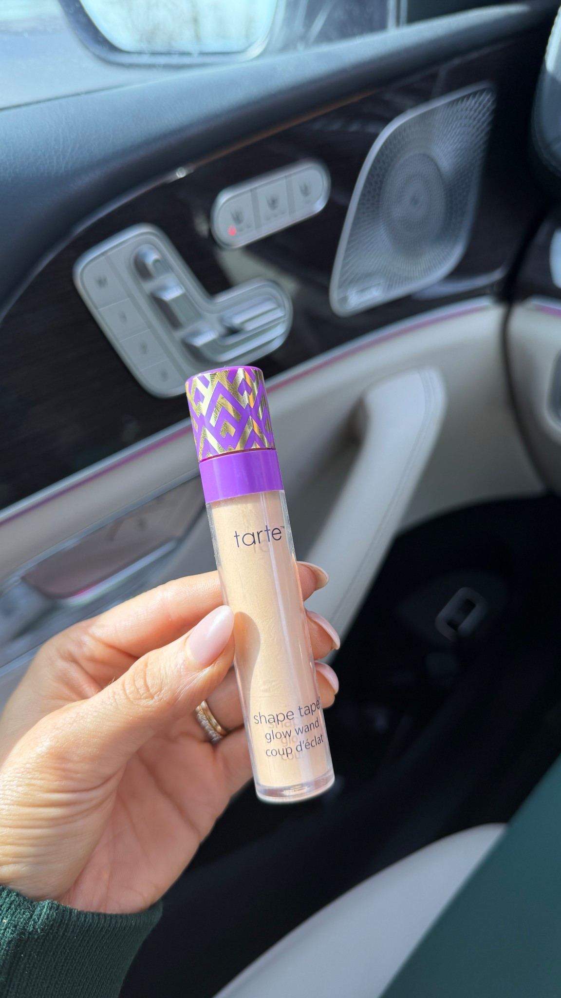 tarte code: MICHELEJALIENE15 // one of those items i’ve repurchased over and overrrr. LOVE the glow it gives me. you can use it so many ways. wear under or mix with your concealer, wear it as a concealer, or apply under your makeup for a glow. it’s better than the charlotte tilbury flawless filter IMO!